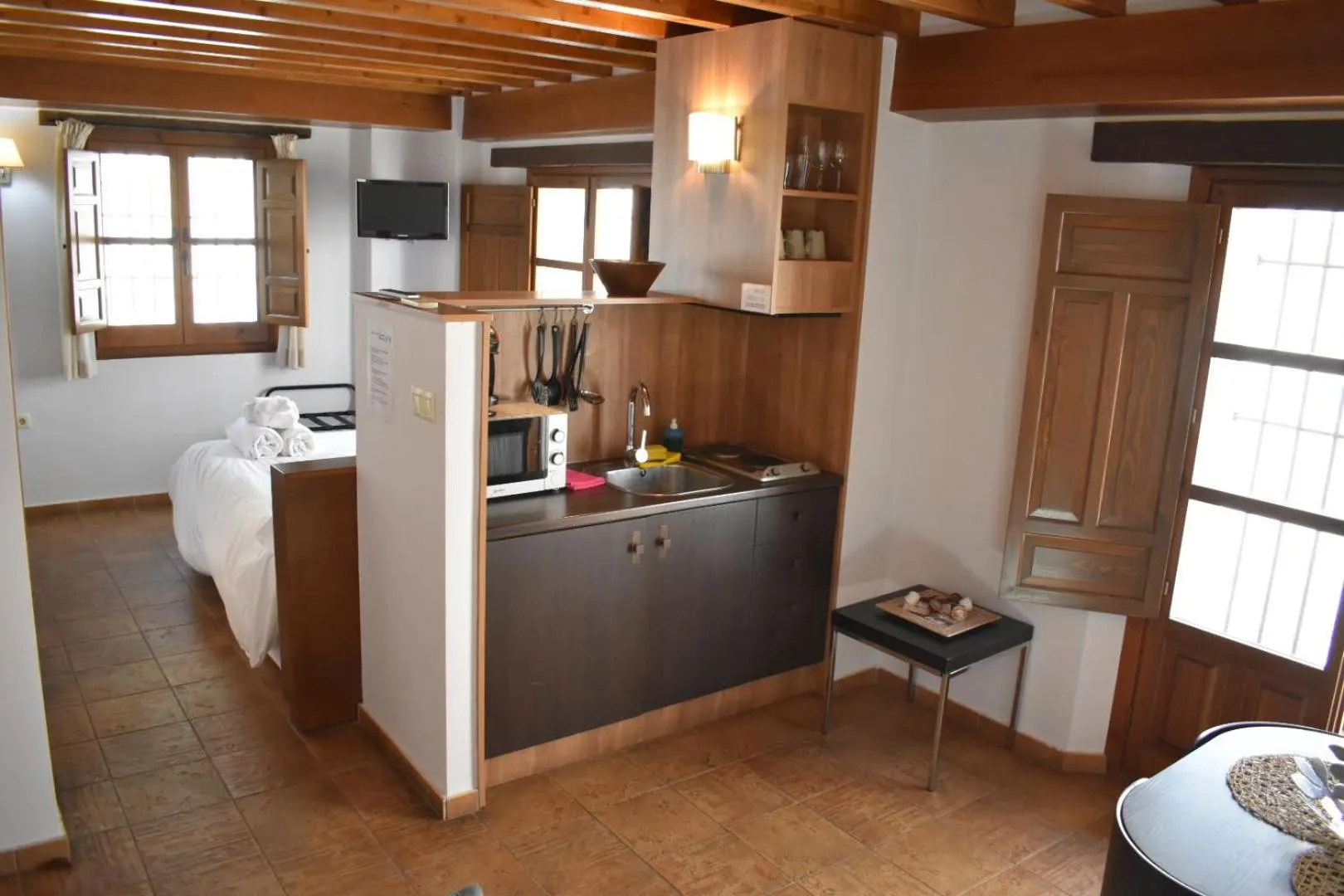 Photo of the whole room in Apartamentos Alhambra