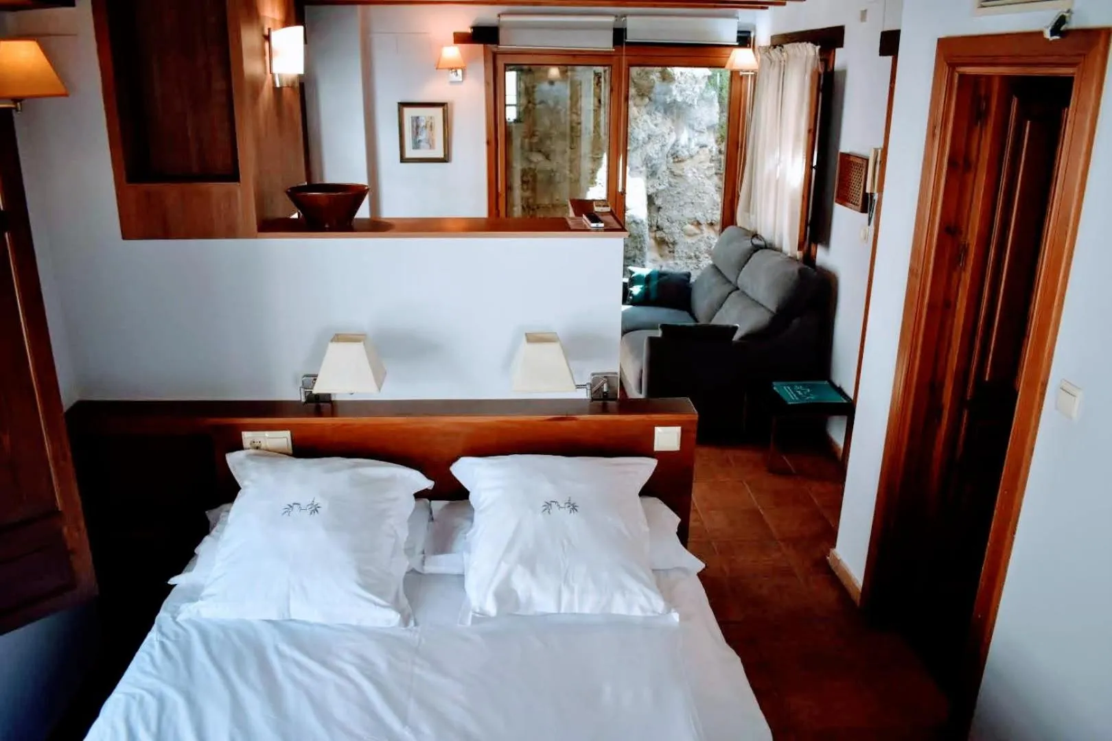 Photo of the whole room, Bed in Apartamentos Alhambra