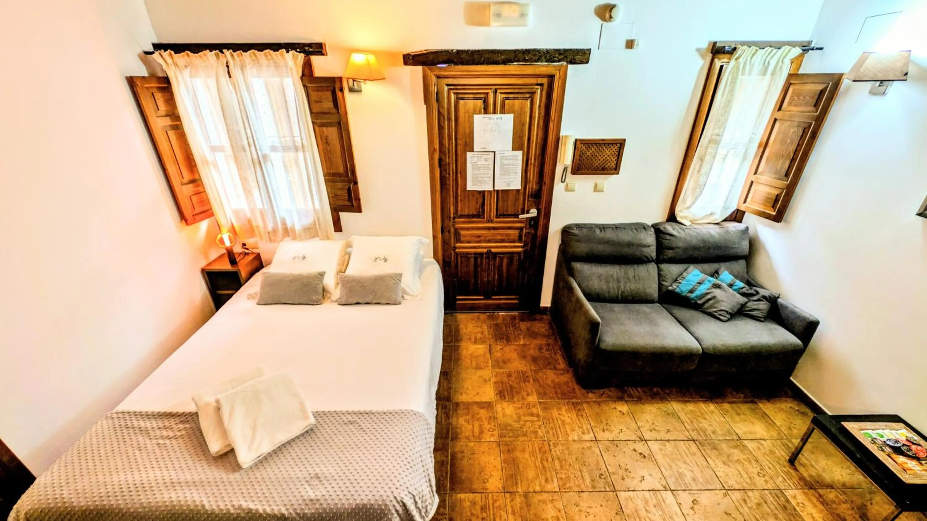 Photo of the whole room, Bed in Apartamentos Alhambra