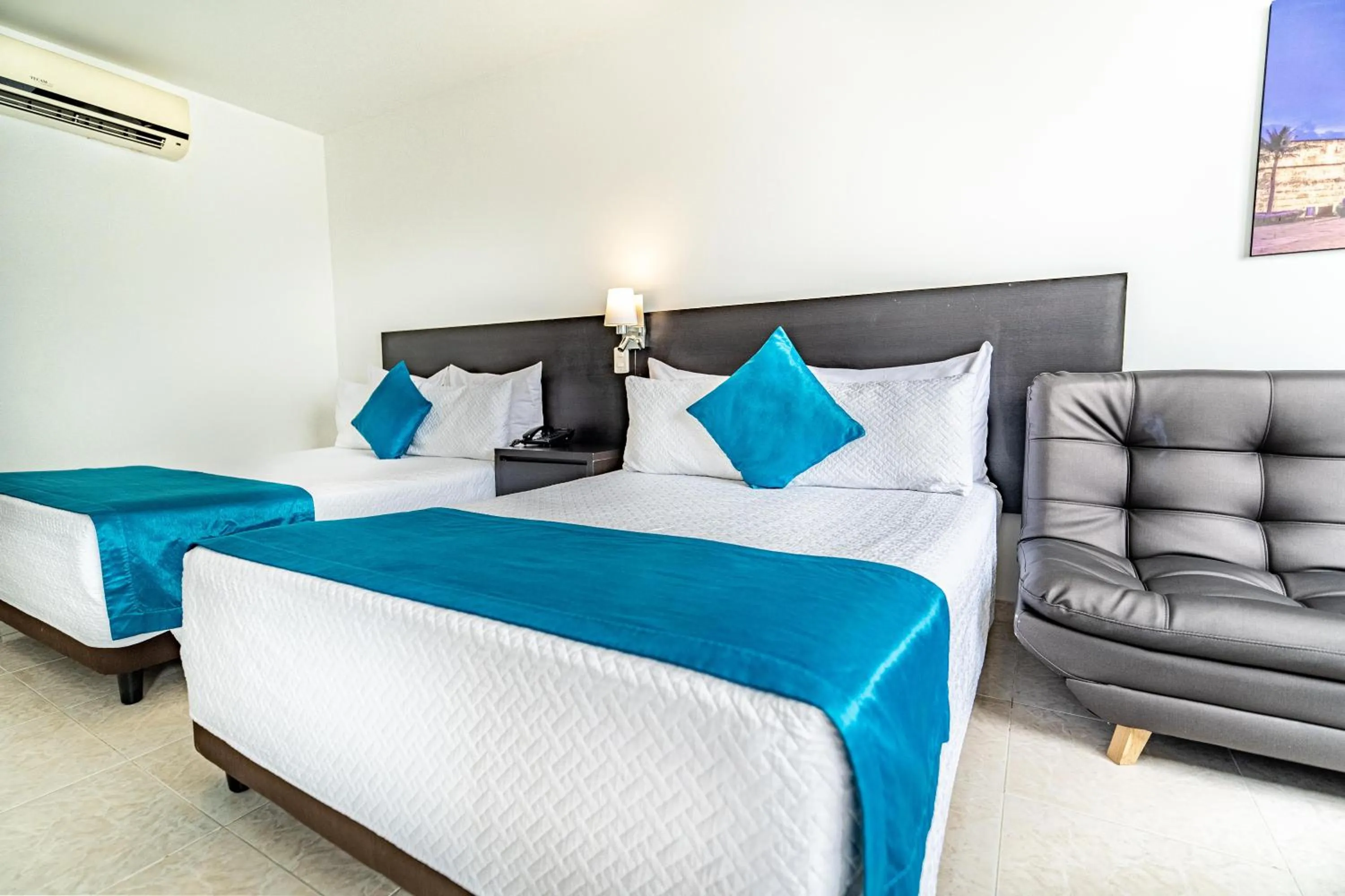 Photo of the whole room, Bed in Hotel Cartagena Plaza