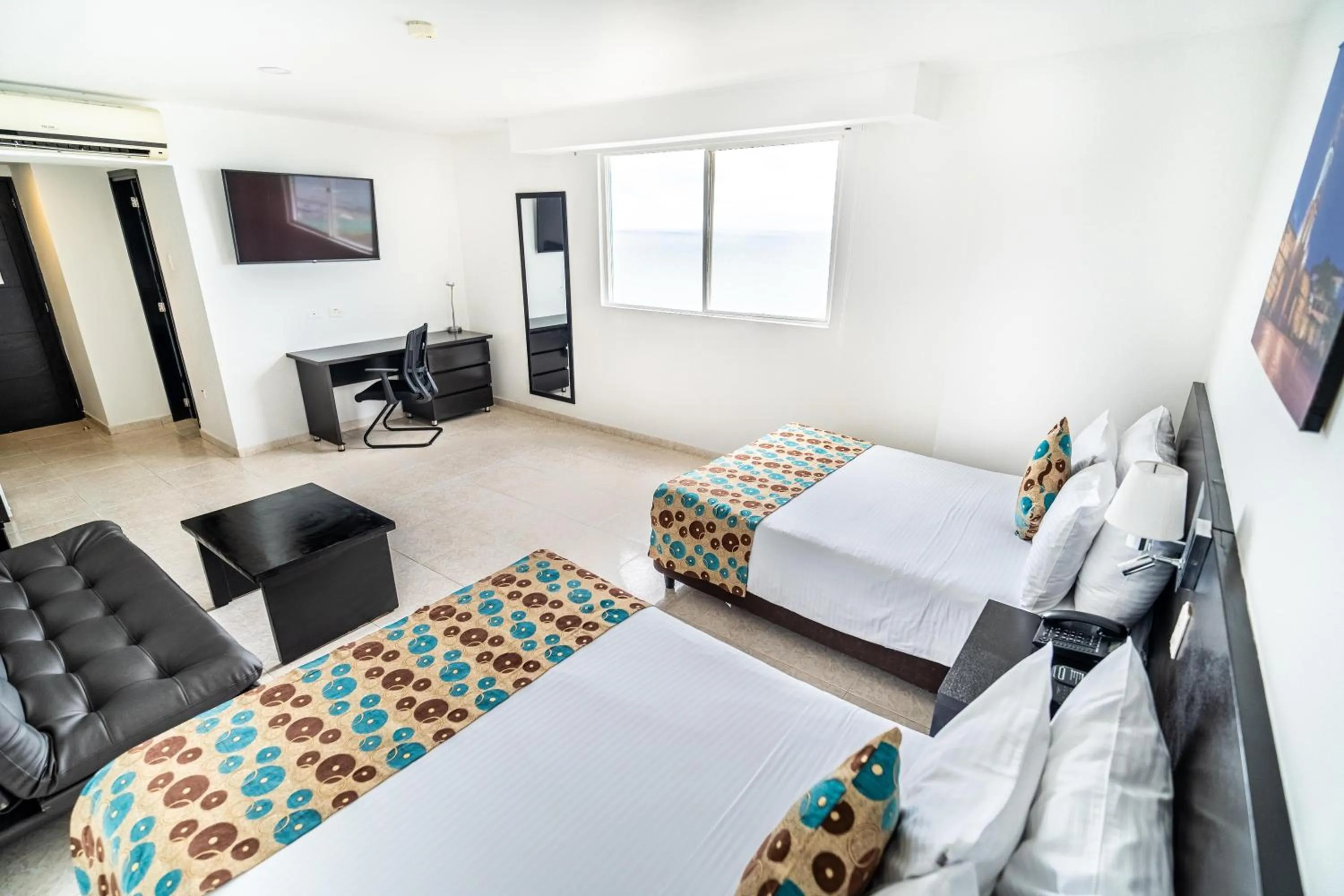 Photo of the whole room, Bed in Hotel Cartagena Plaza