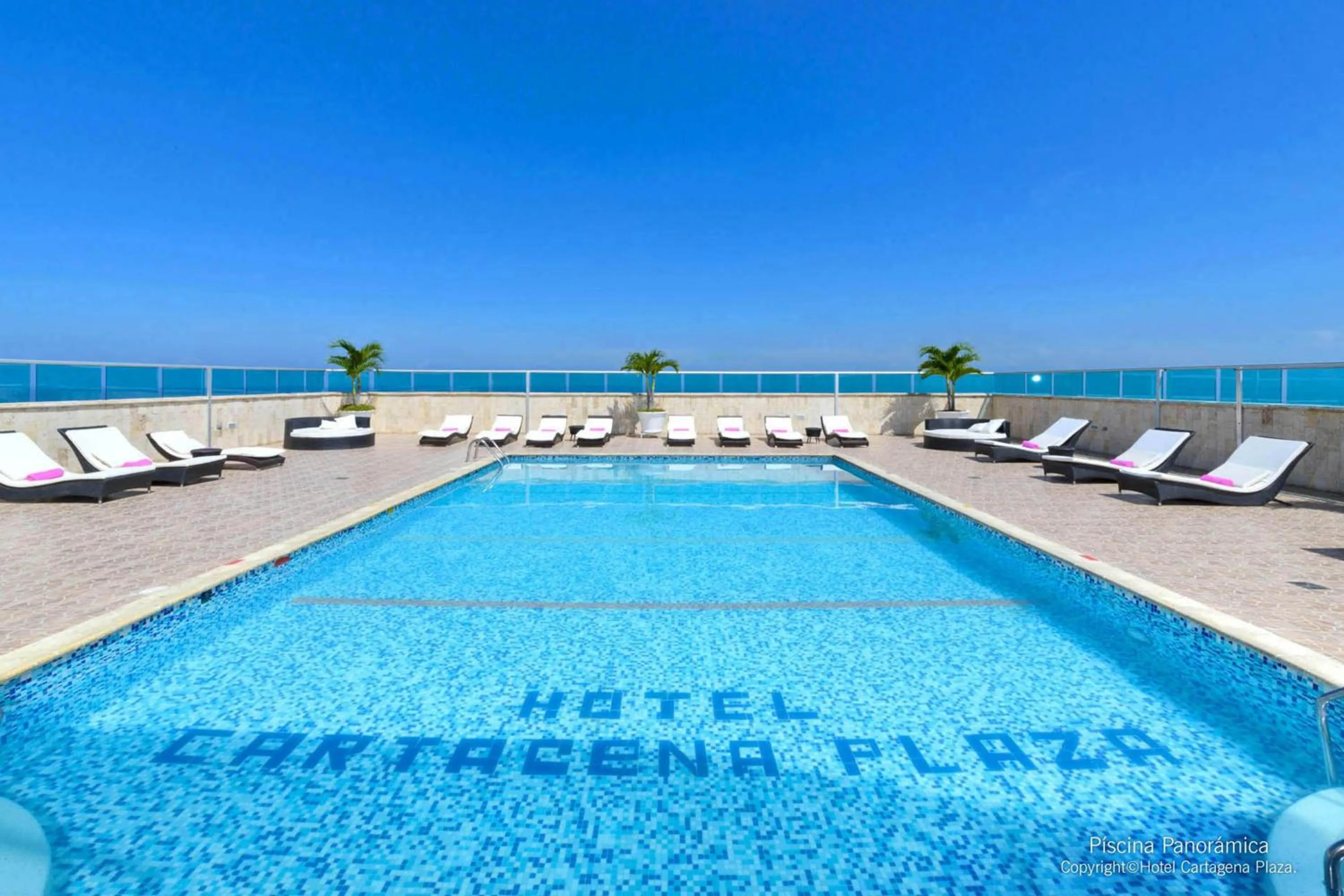 Swimming pool in Hotel Cartagena Plaza