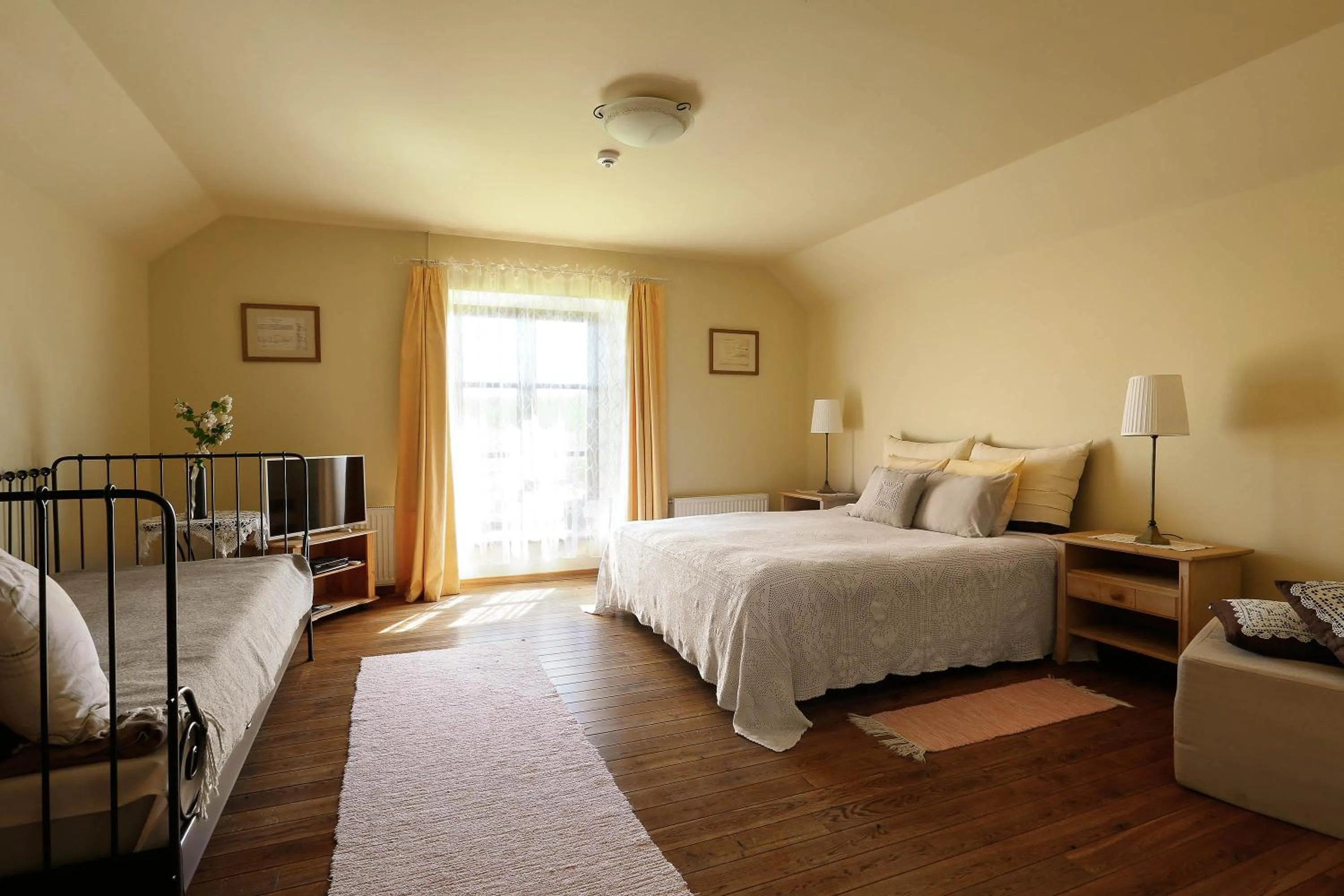 Bed in Karlamuiza Country Hotel