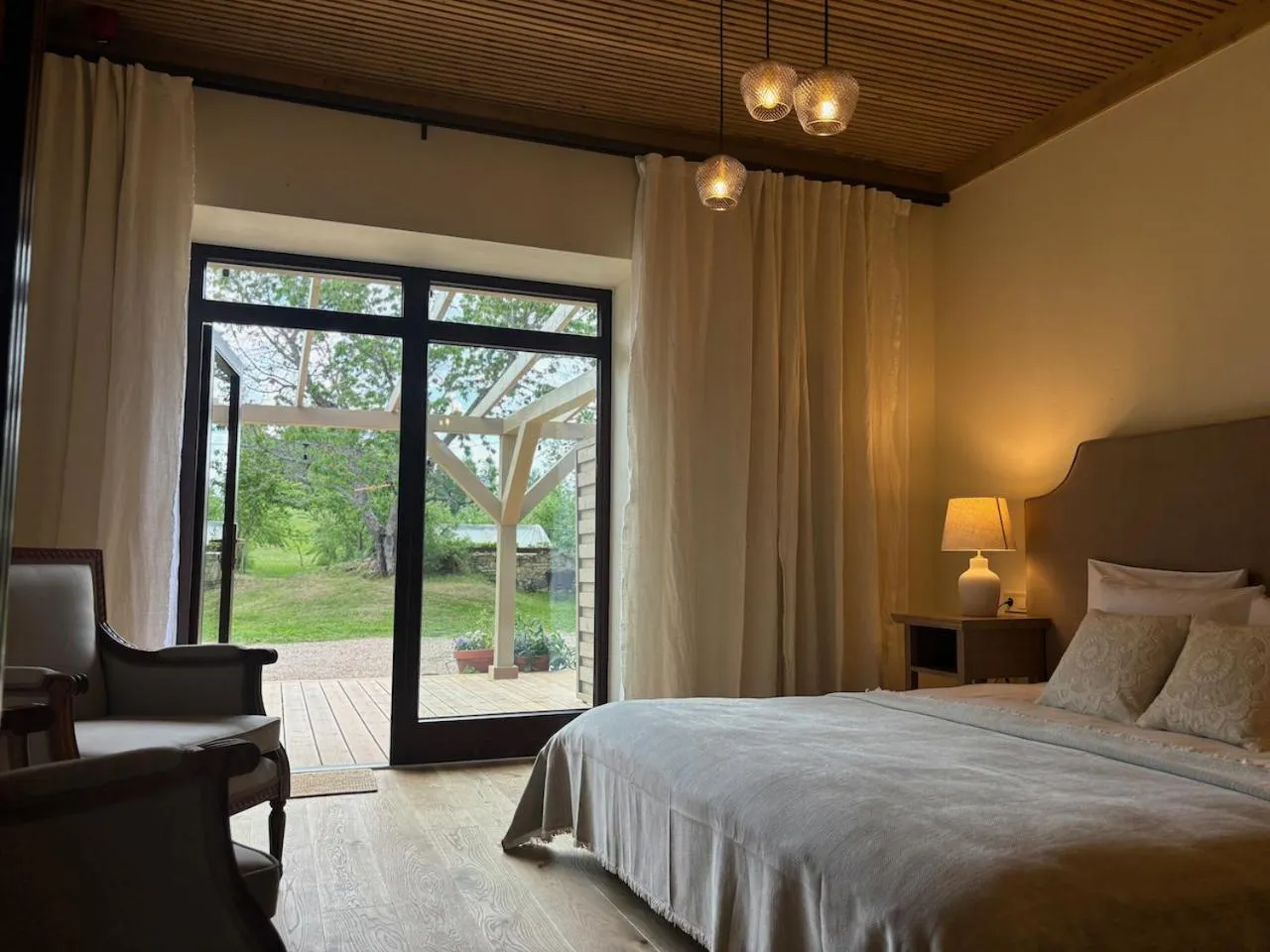 Bed in Karlamuiza Country Hotel