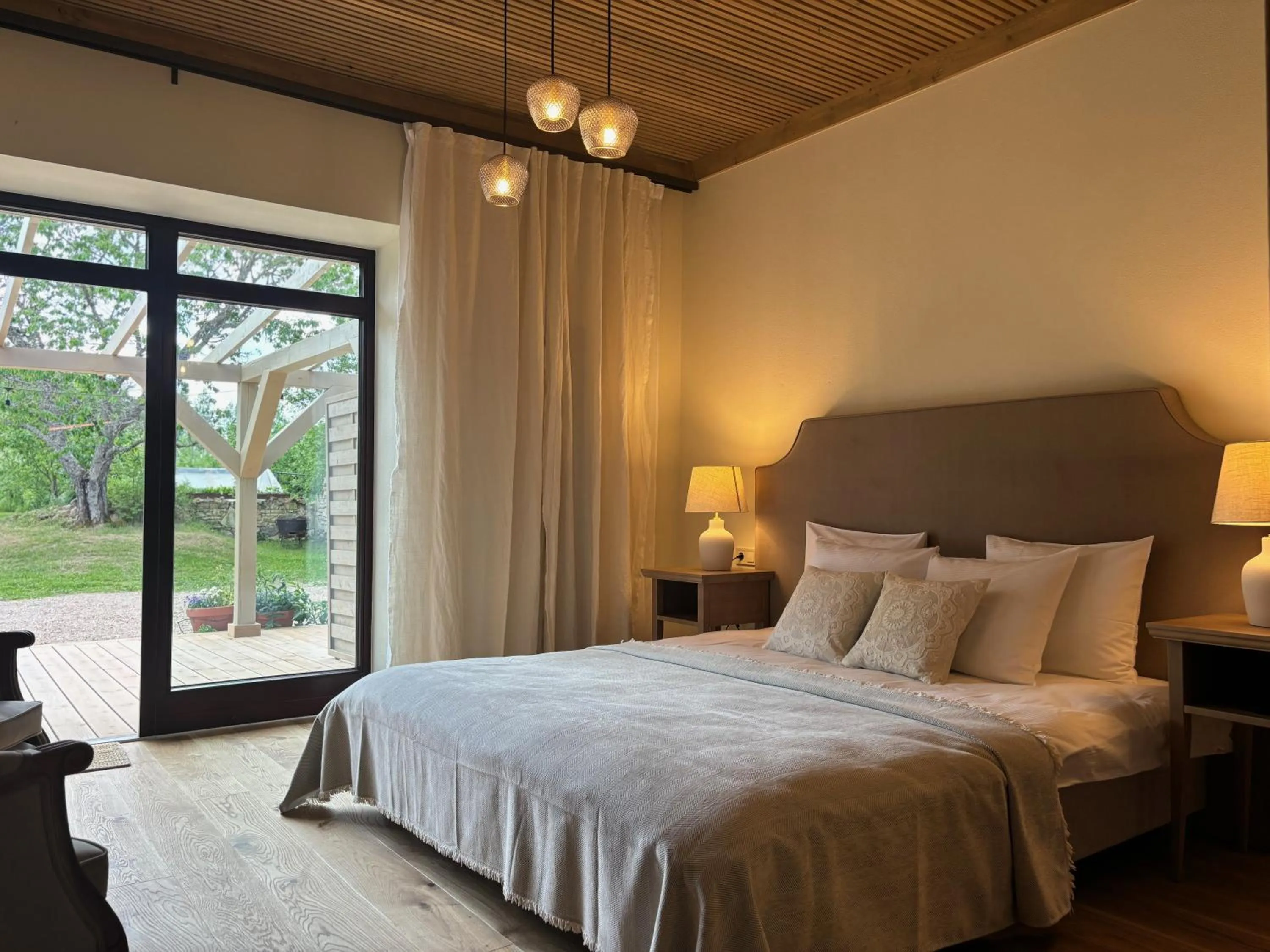 Bed in Karlamuiza Country Hotel