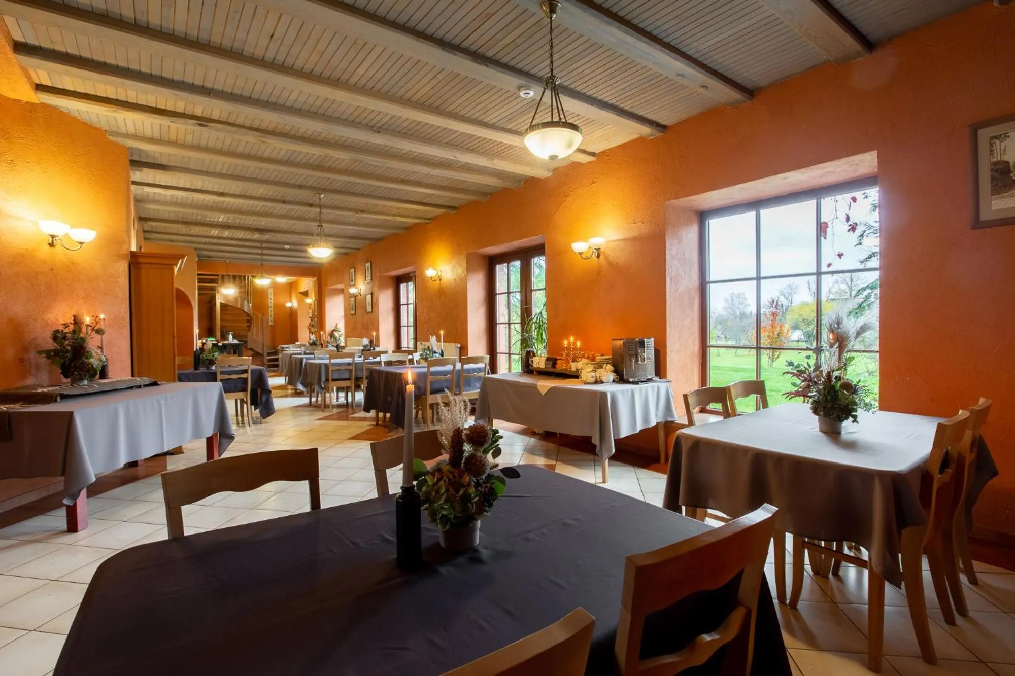 Restaurant/places to eat in Karlamuiza Country Hotel