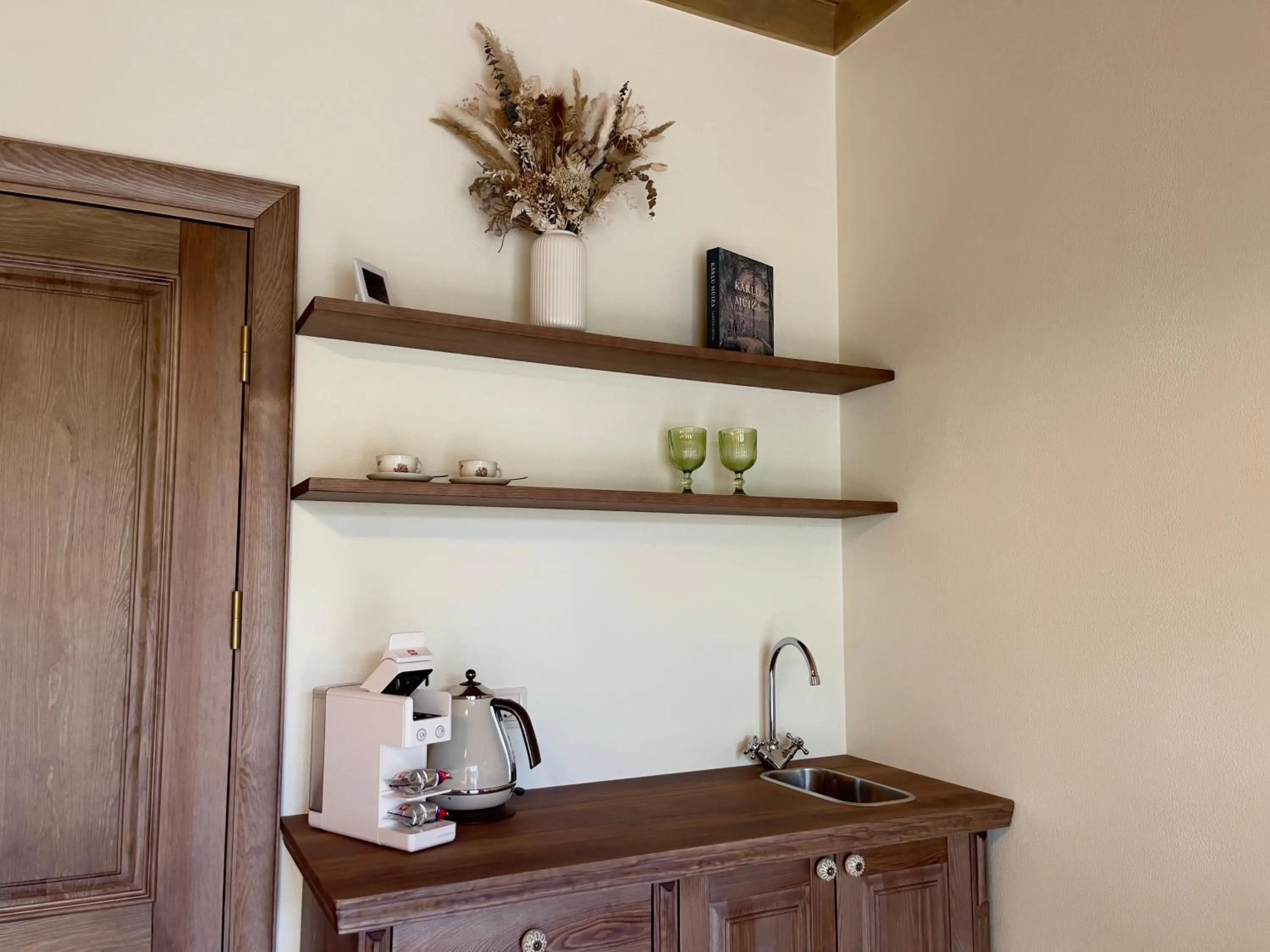 Coffee/tea facilities in Karlamuiza Country Hotel