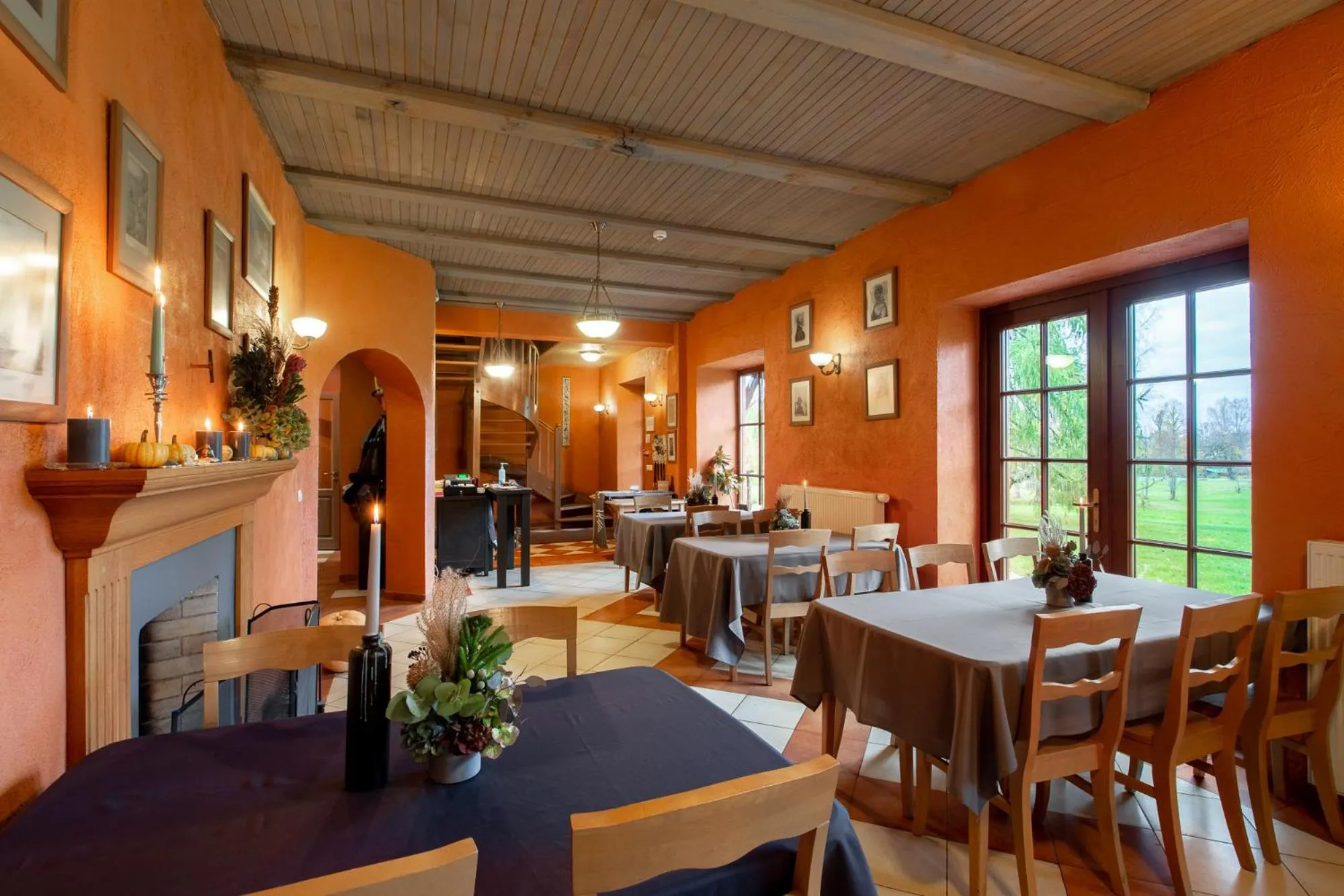 Restaurant/places to eat in Karlamuiza Country Hotel