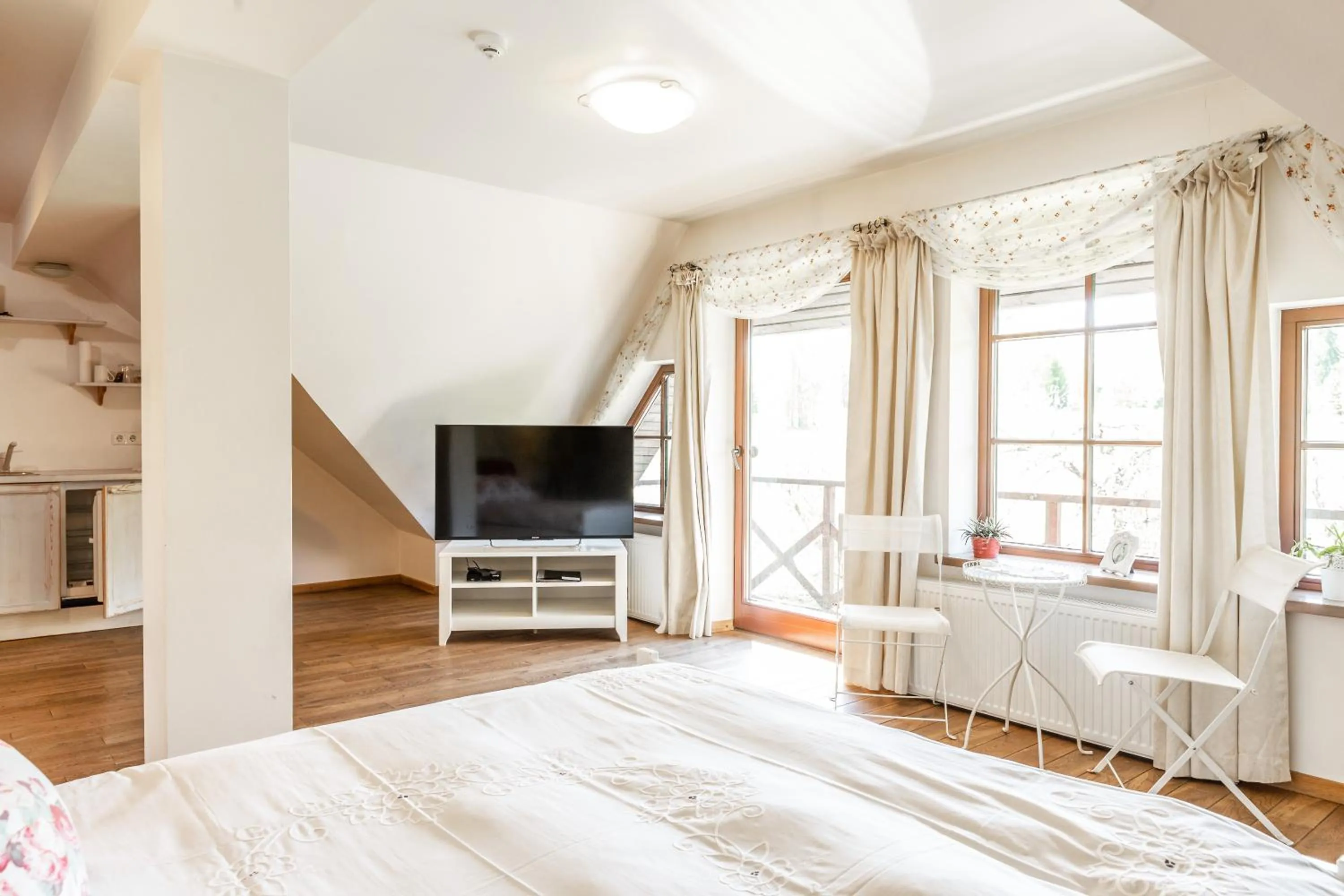 Bed in Karlamuiza Country Hotel