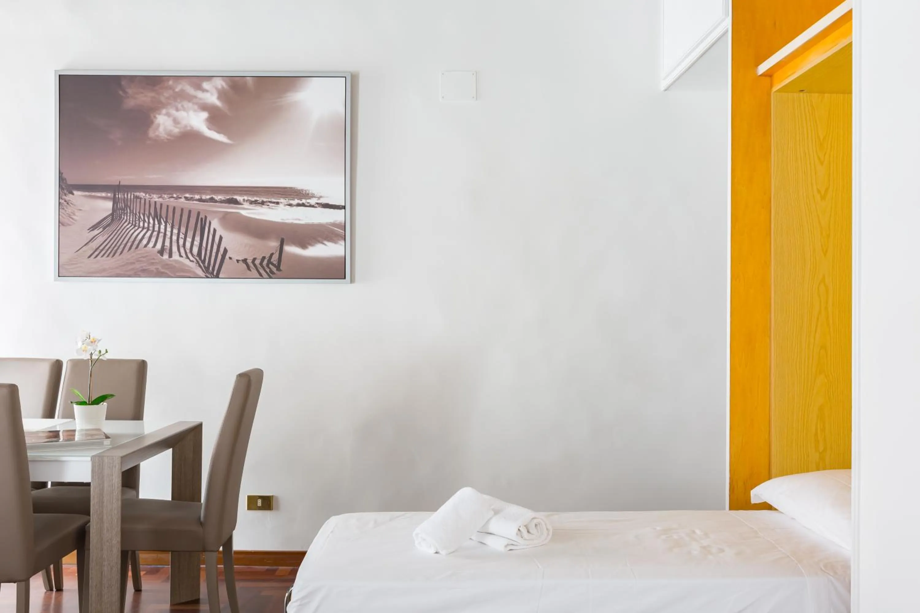 Living room, Bed in A World Aparts - 143 Sistina