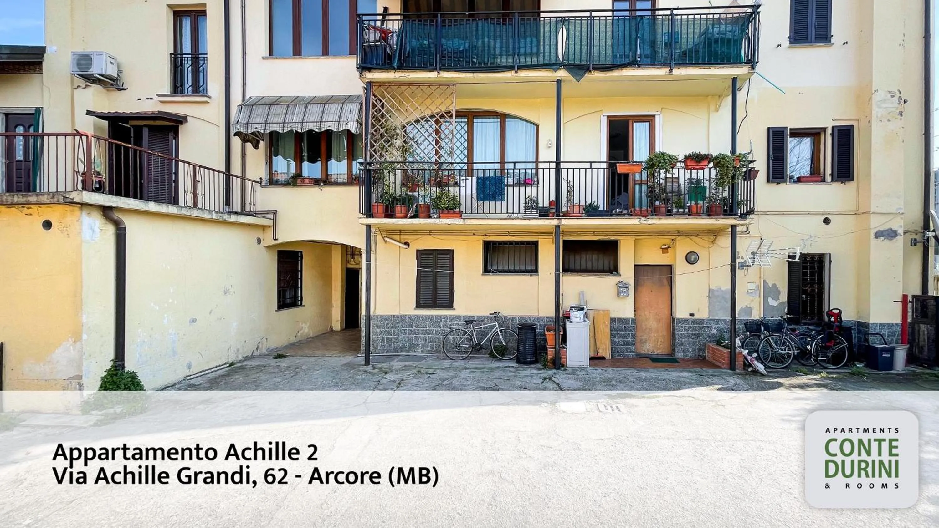 Property building in Conte Durini Apartments & Rooms