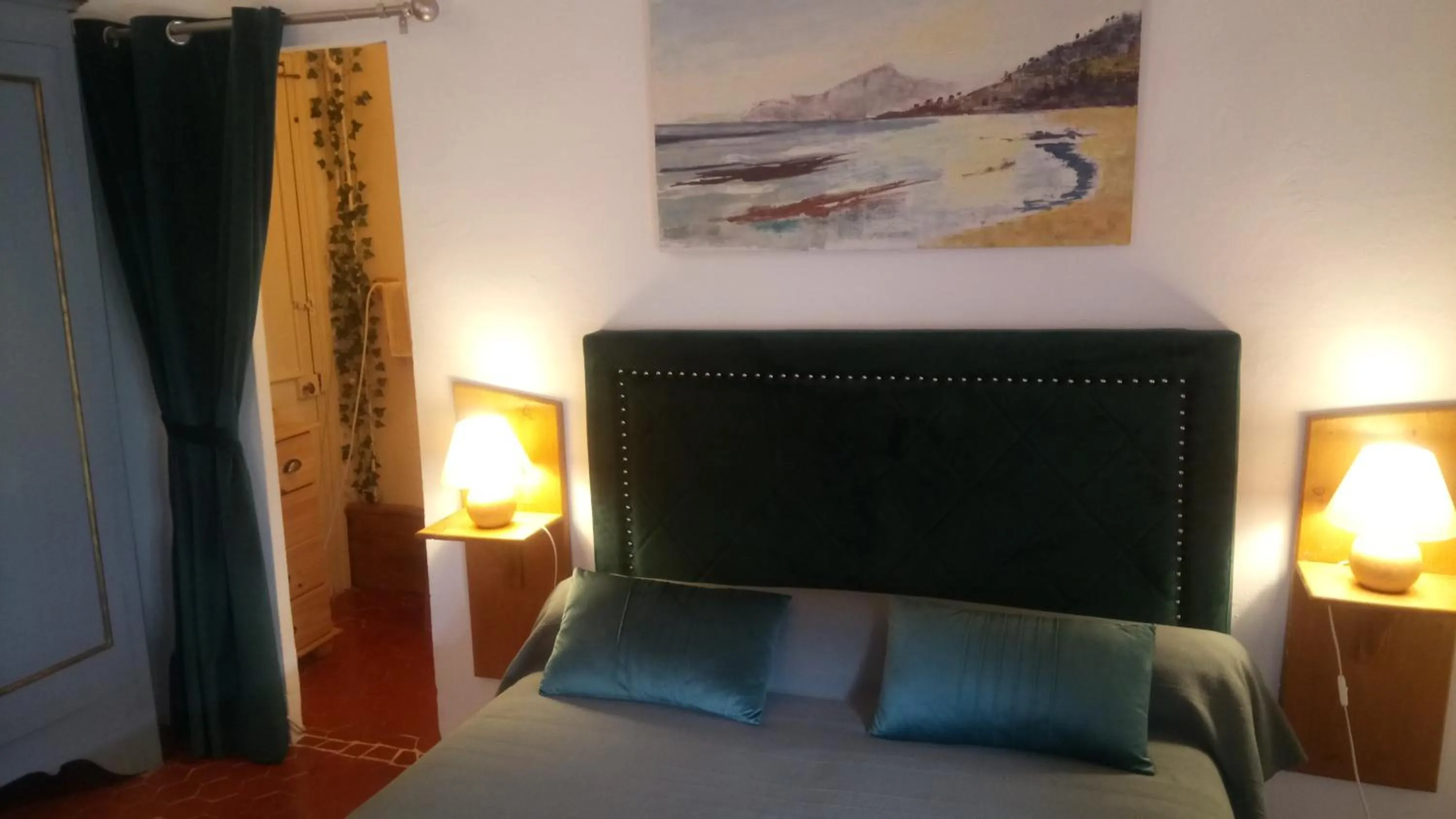 Bedroom in Domaine du Paraïs B&B