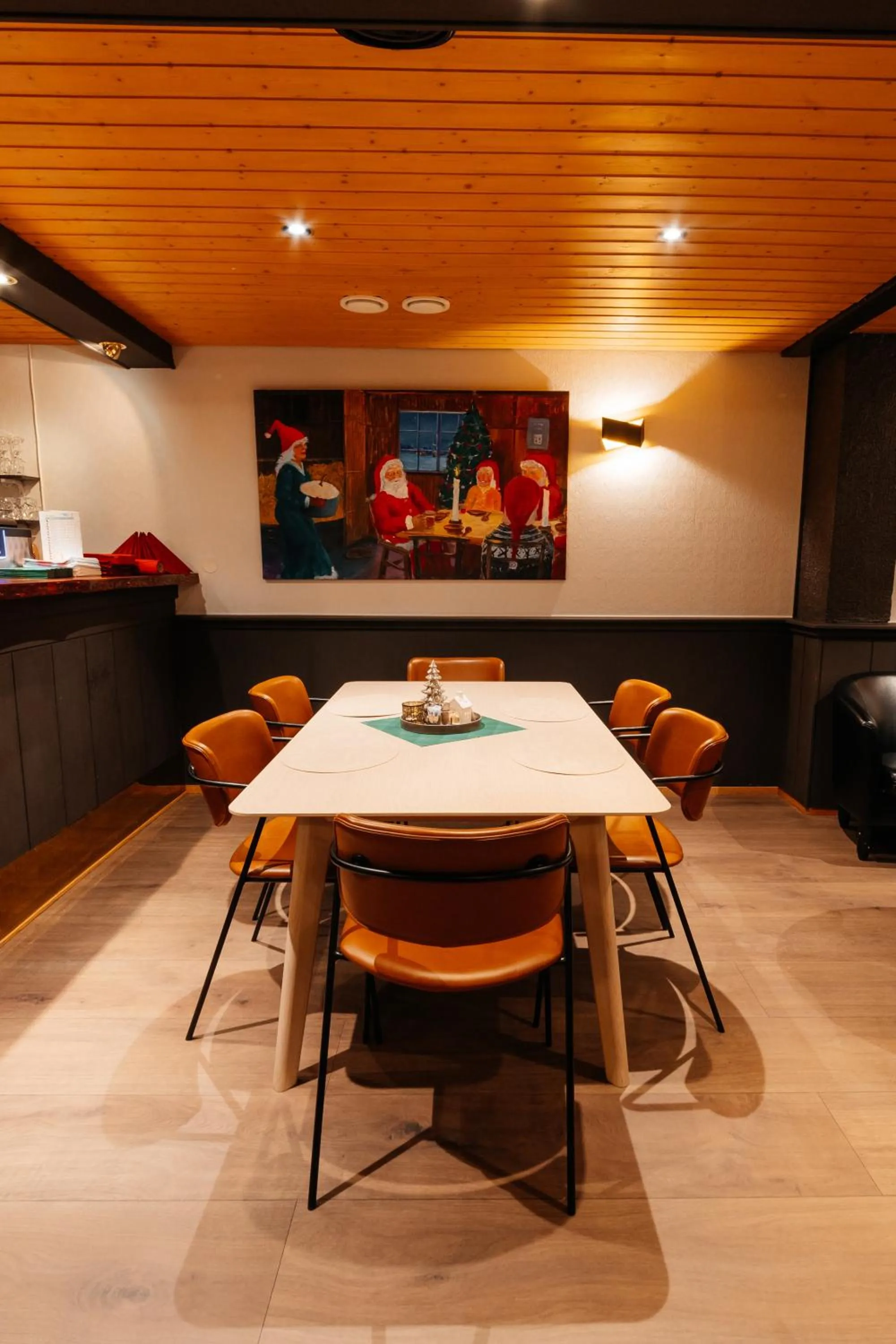 Restaurant/places to eat in Myre Kysthotell