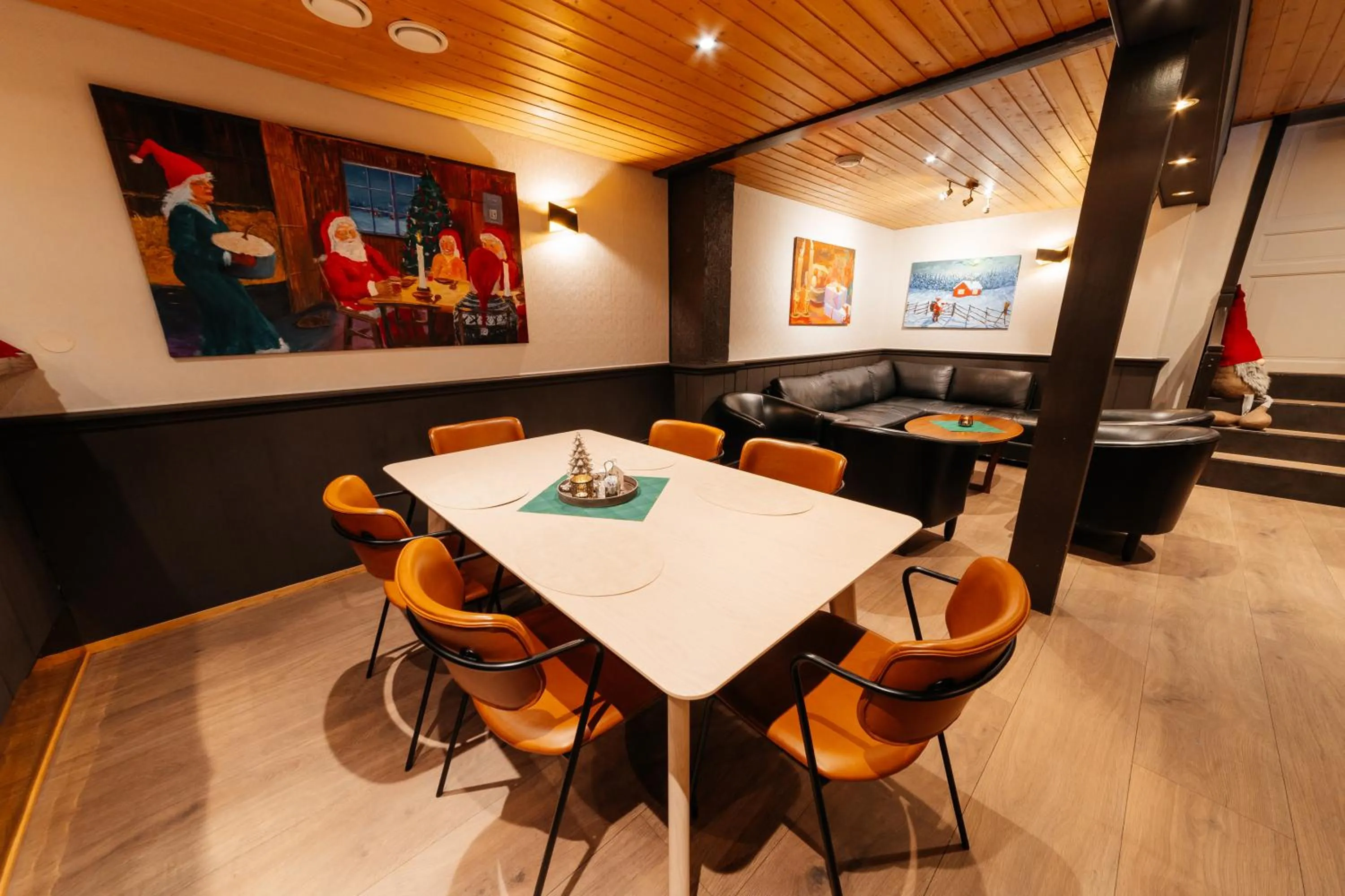 Restaurant/places to eat in Myre Kysthotell