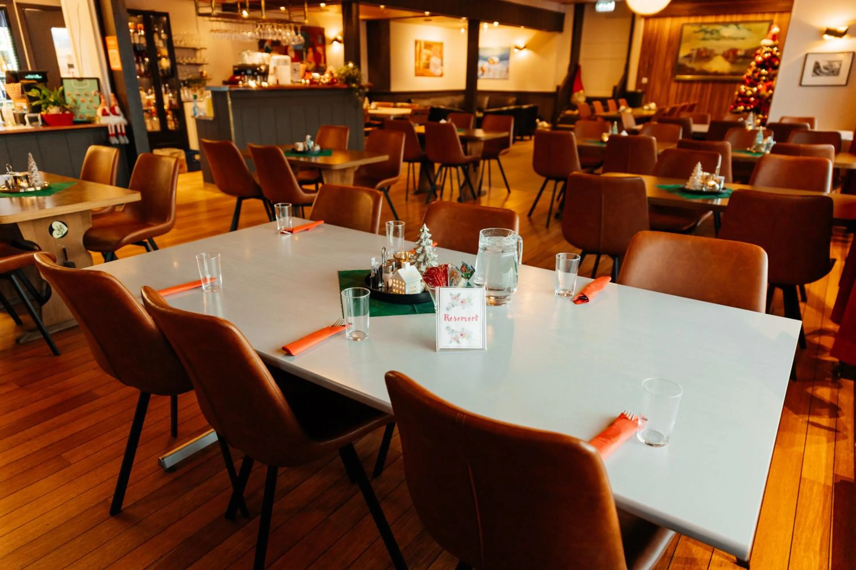 Restaurant/places to eat in Myre Kysthotell