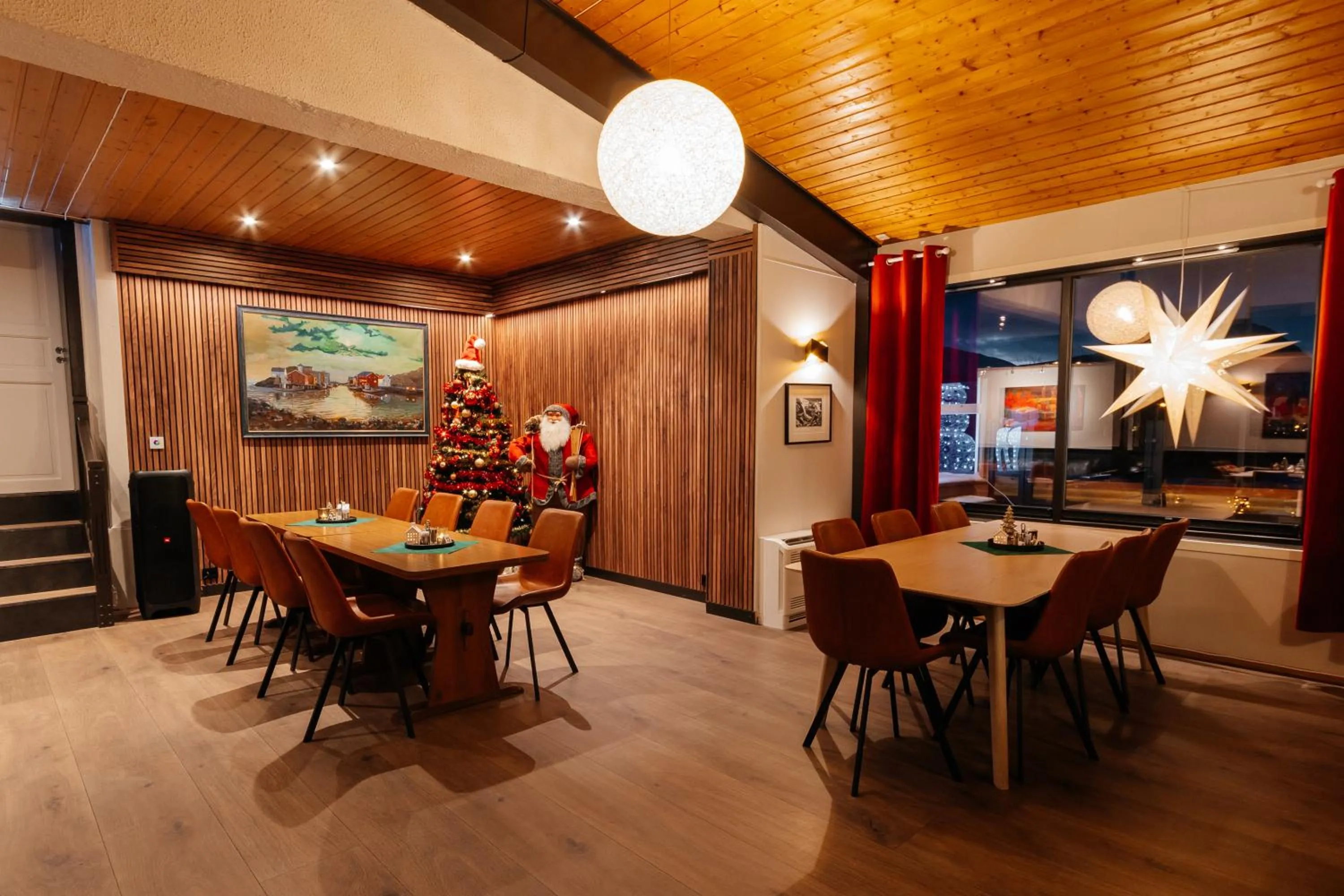 Restaurant/places to eat in Myre Kysthotell