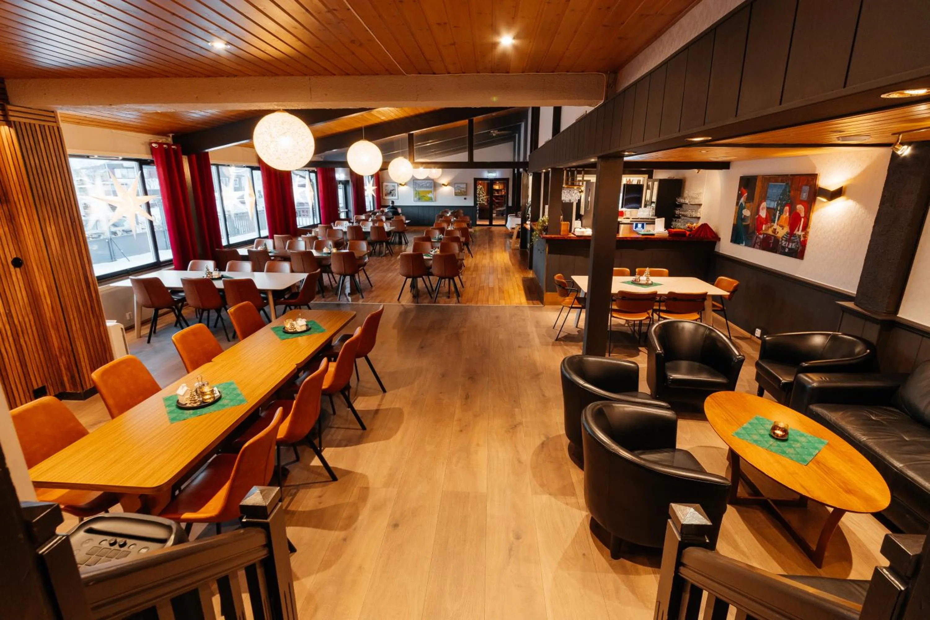 Restaurant/places to eat in Myre Kysthotell