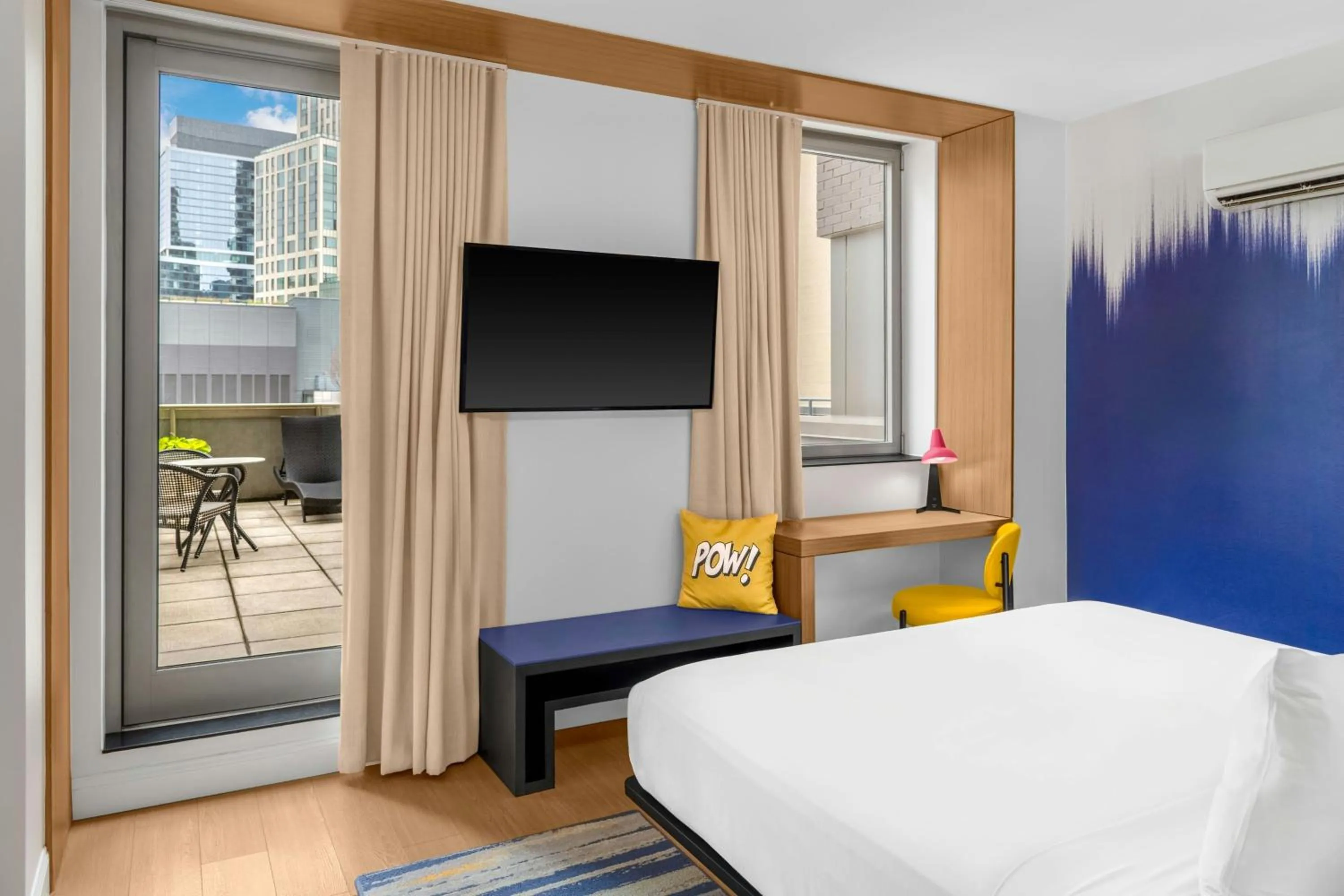 Photo of the whole room, Bed in Aloft New York Brooklyn