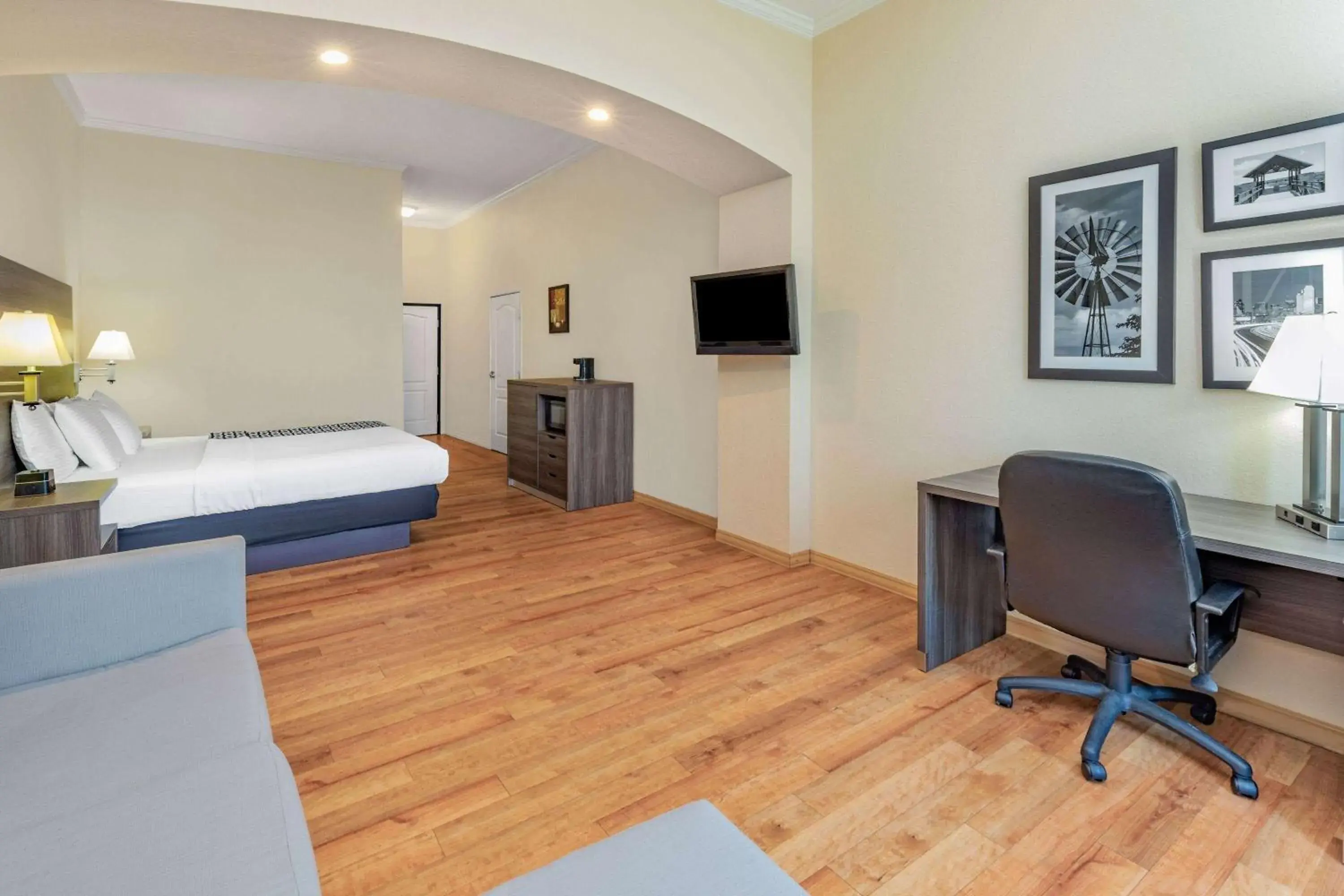 Photo of the whole room, Bed in La Quinta by Wyndham Garland Harbor Point Photo of the whole room, Bed in La Quinta by Wyndham Garland Harbor Point