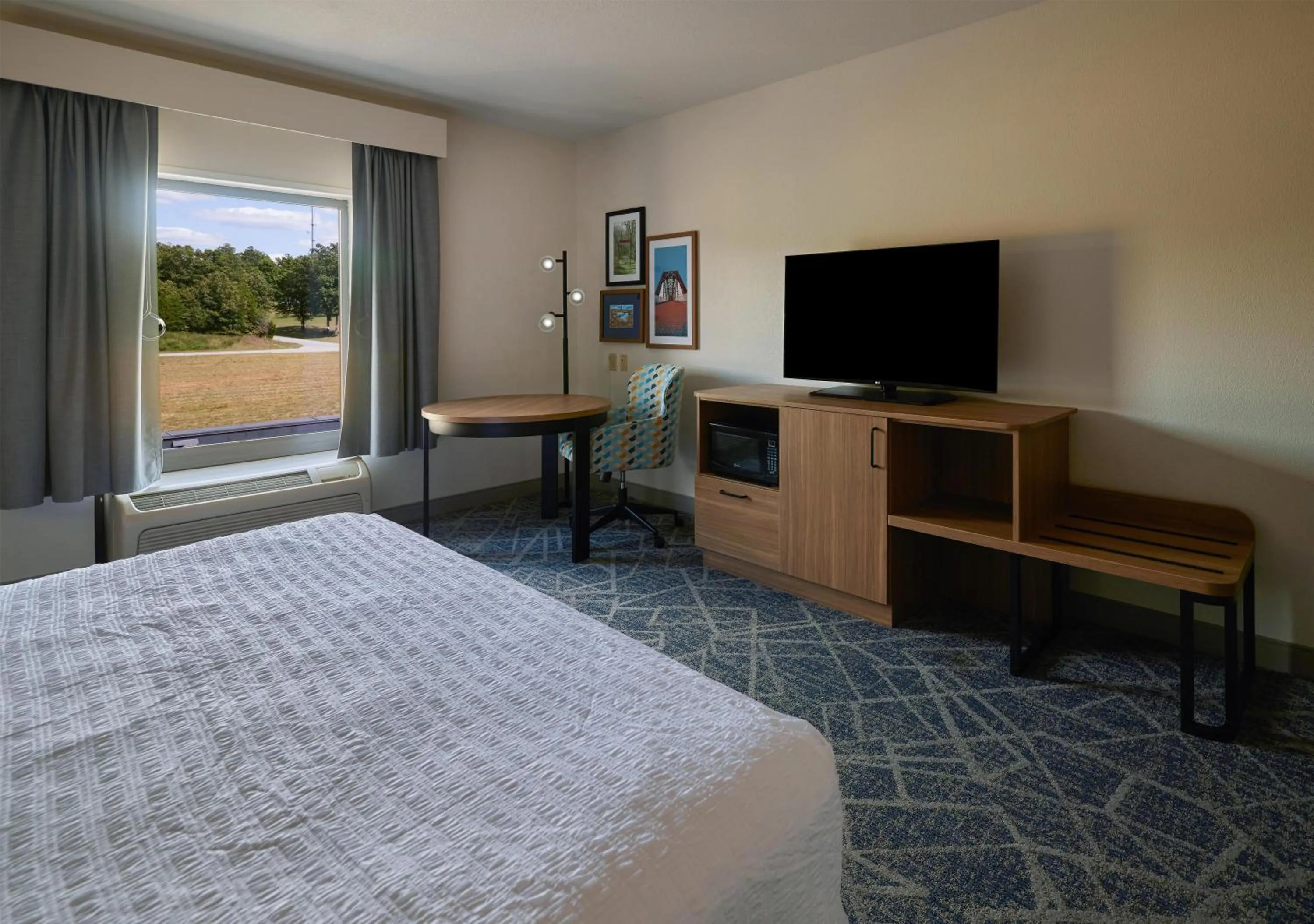 Bed in Hampton Inn & Suites Radcliff/Fort Knox