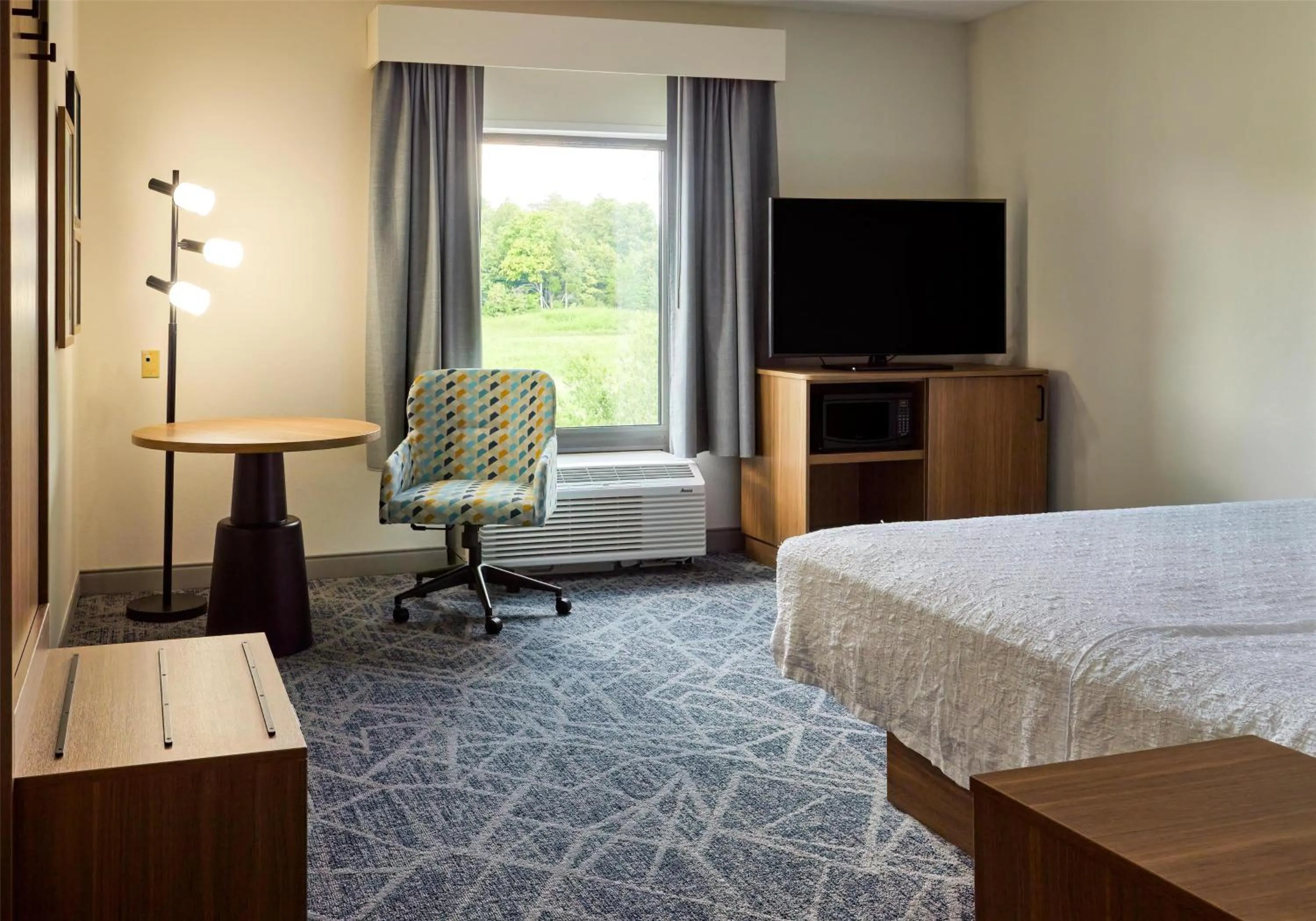 Bed in Hampton Inn & Suites Radcliff/Fort Knox