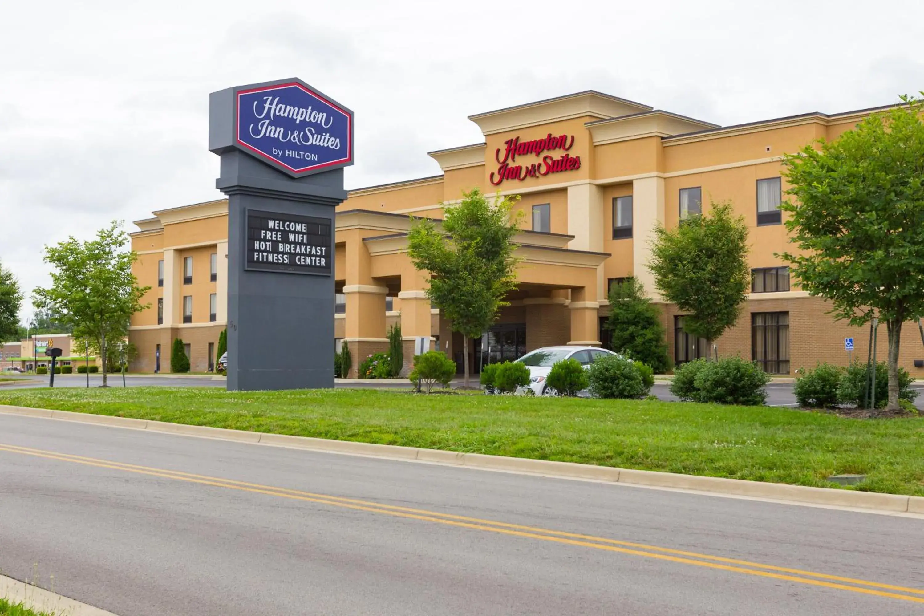 Property building in Hampton Inn & Suites Radcliff/Fort Knox Property building in Hampton Inn & Suites Radcliff/Fort Knox