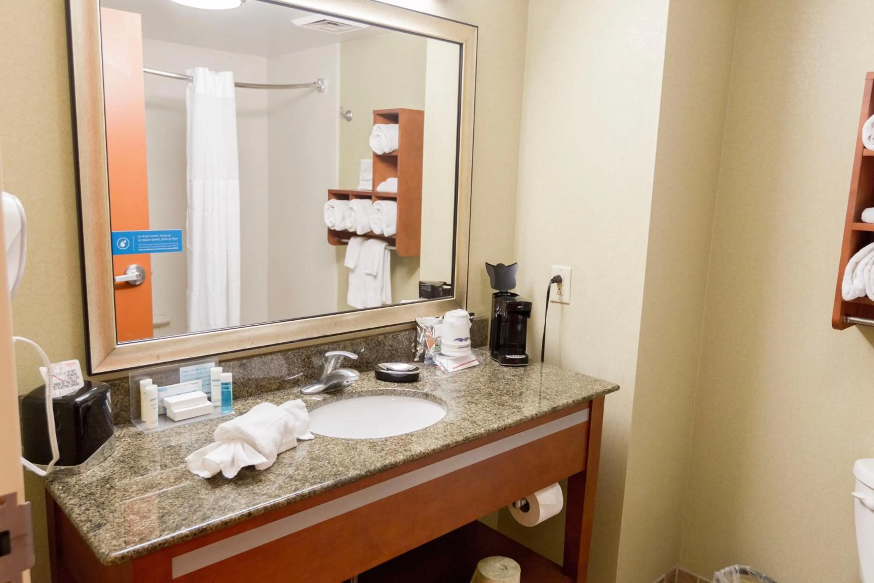 Bathroom in Hampton Inn & Suites Radcliff/Fort Knox