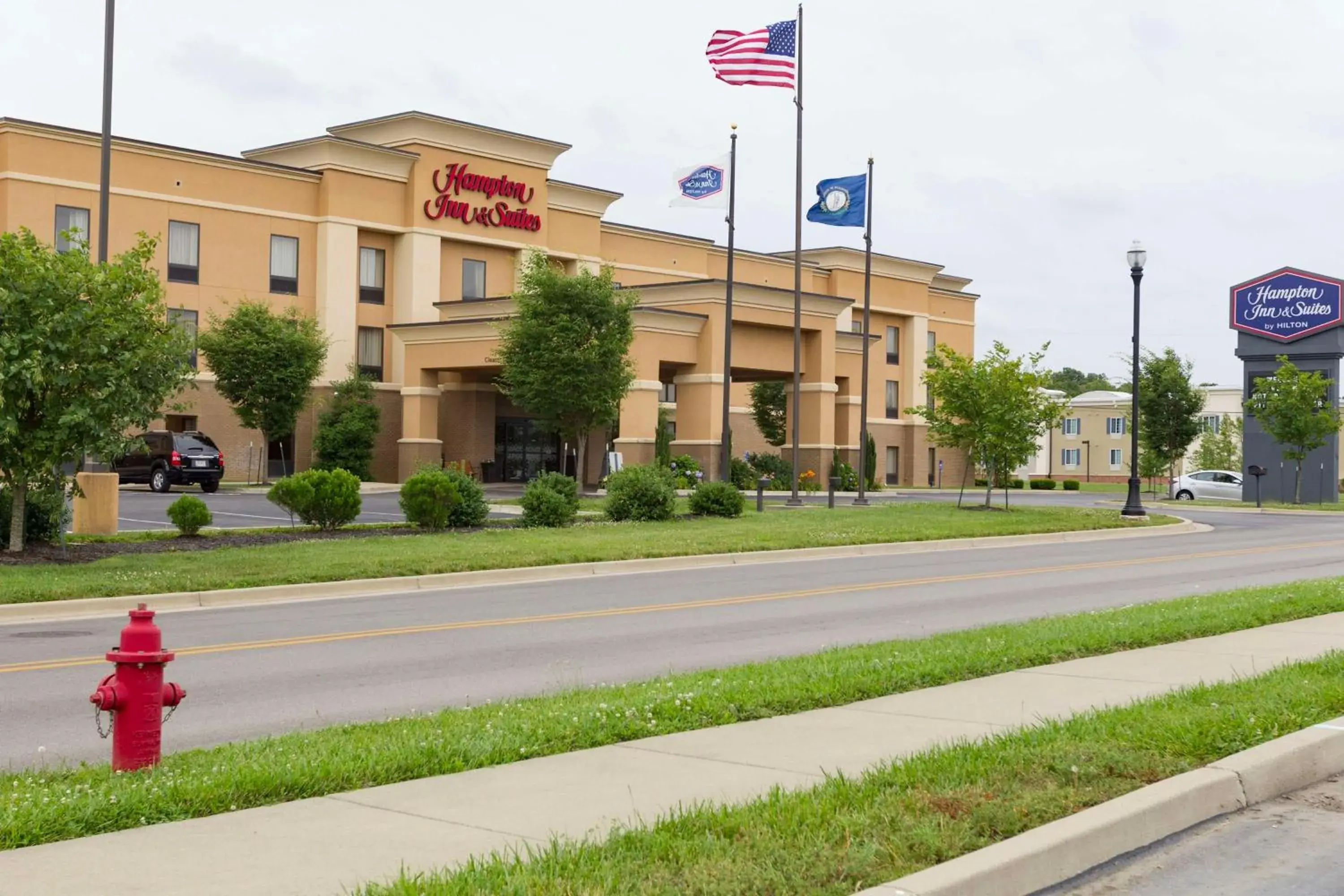Property building in Hampton Inn & Suites Radcliff/Fort Knox Property building in Hampton Inn & Suites Radcliff/Fort Knox