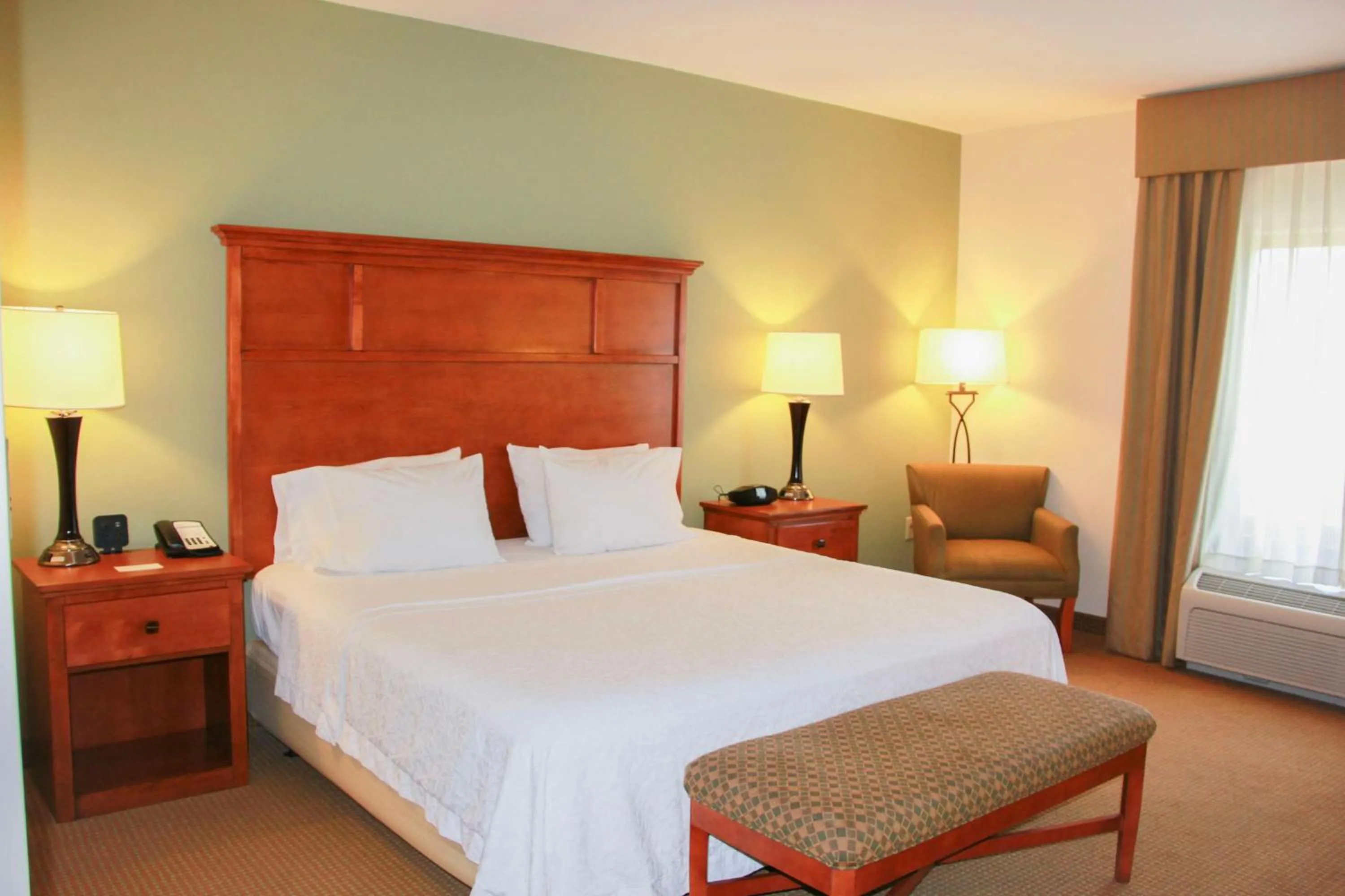 Living room, Bed in Hampton Inn & Suites Radcliff/Fort Knox