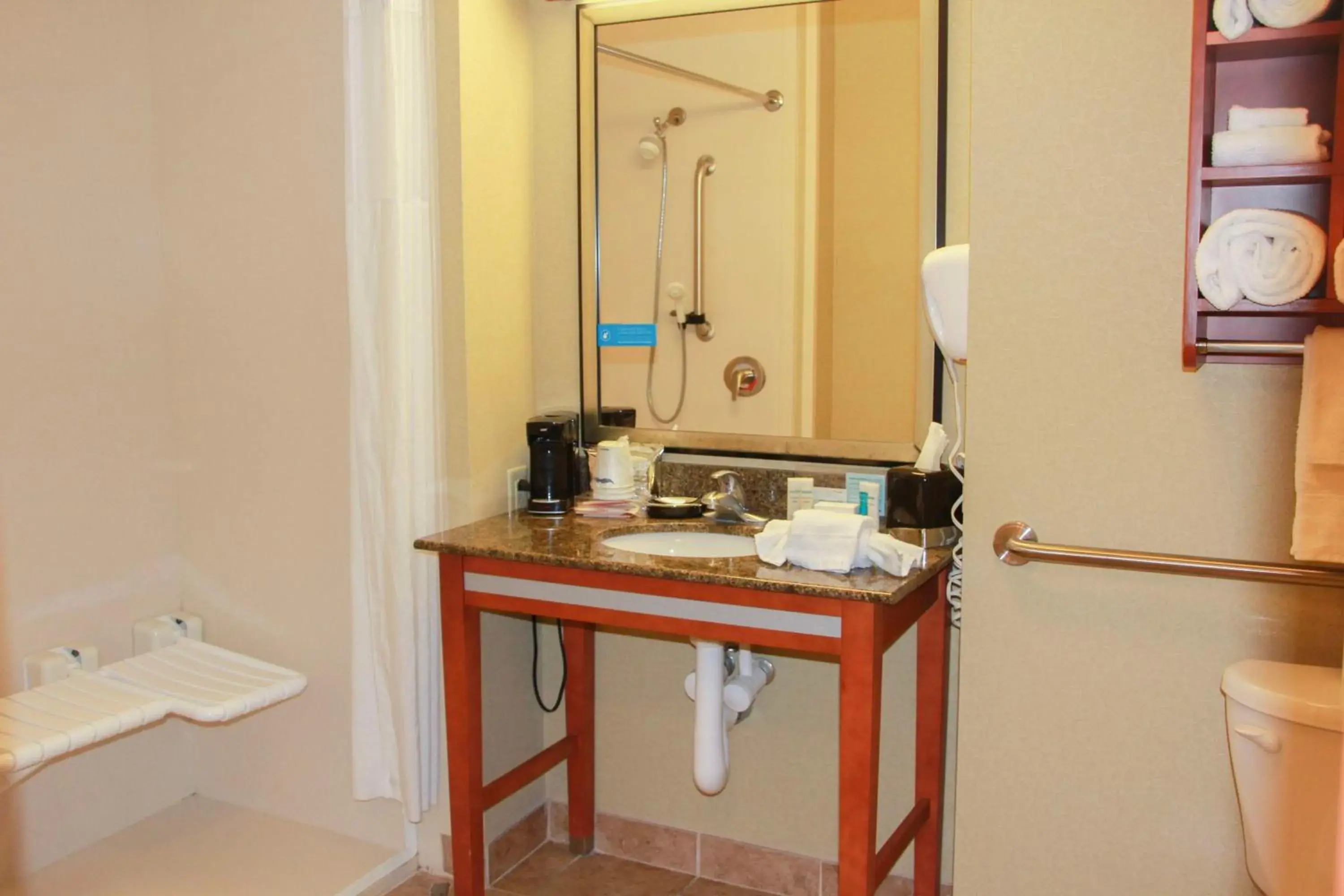 Bathroom in Hampton Inn & Suites Radcliff/Fort Knox Bathroom in Hampton Inn & Suites Radcliff/Fort Knox
