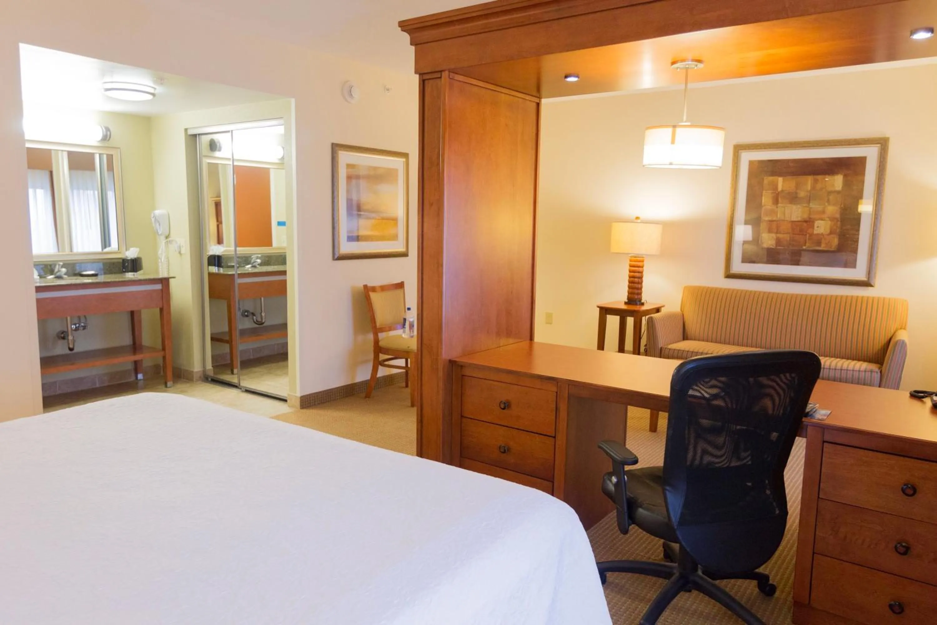 Bedroom, Bed in Hampton Inn & Suites Radcliff/Fort Knox