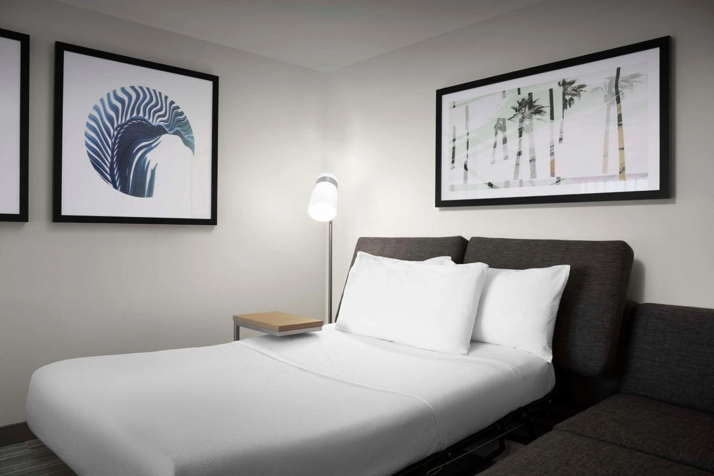 Bed in Hilton Garden Inn Jacksonville Downtown Southbank