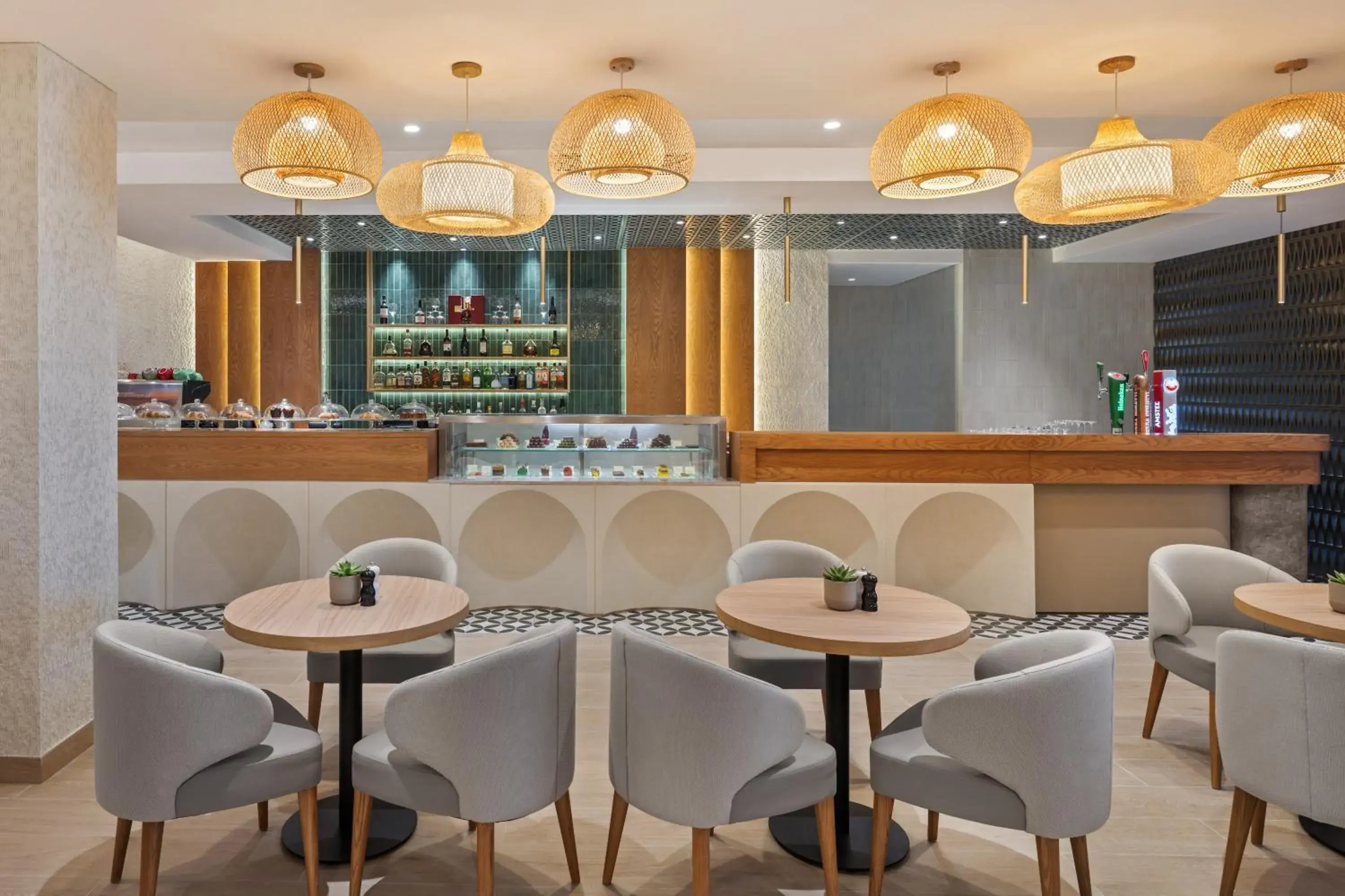 Restaurant/places to eat in Oaks Ibn Battuta Gate Dubai Restaurant/places to eat in Oaks Ibn Battuta Gate Dubai