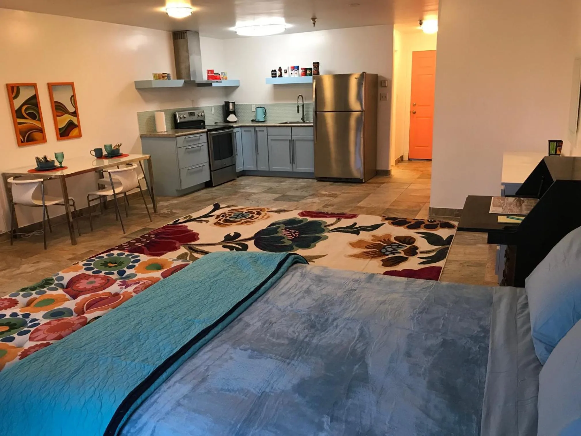 Photo of the whole room in Aquamarine Suites