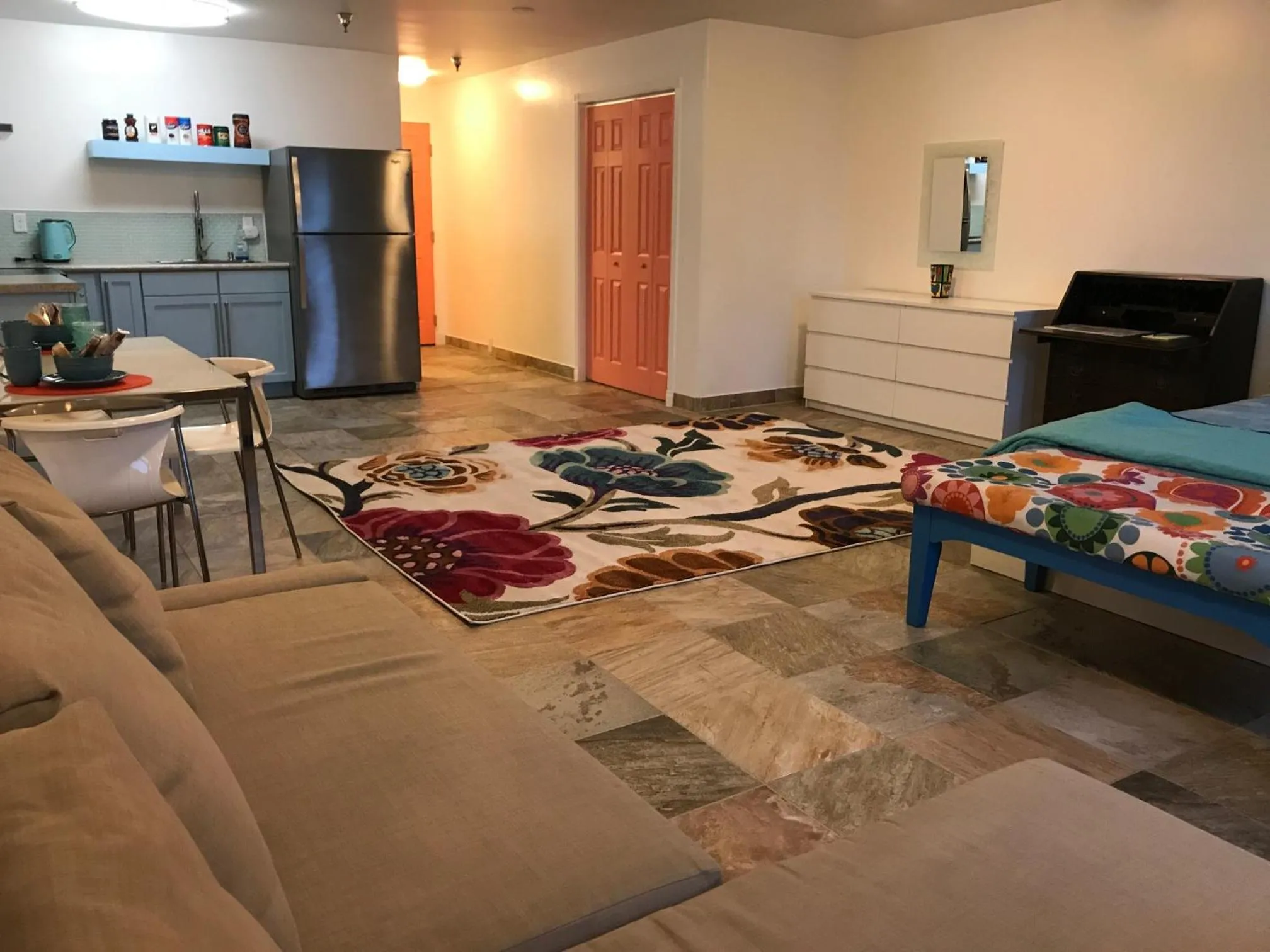 Seating area in Aquamarine Suites