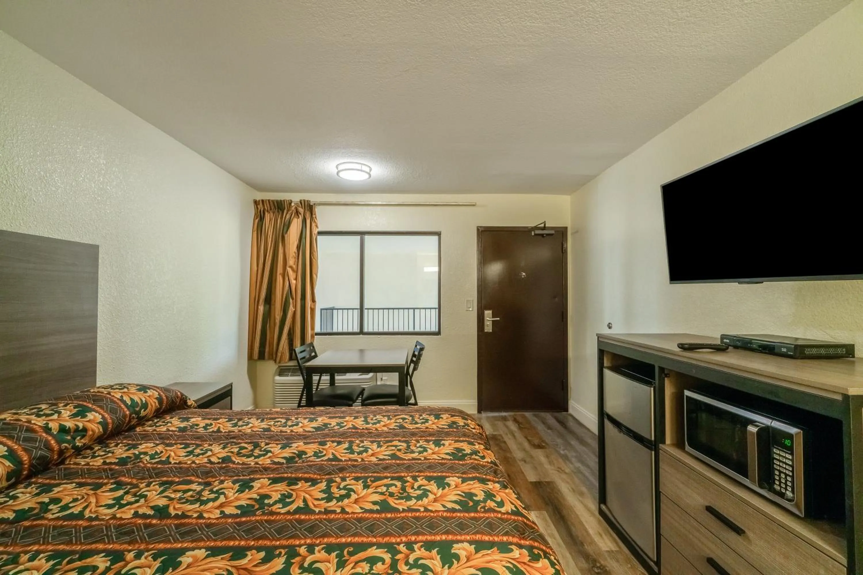 Bedroom, Bed in OYO Hotel Houston N Fm-1960 Champions TX