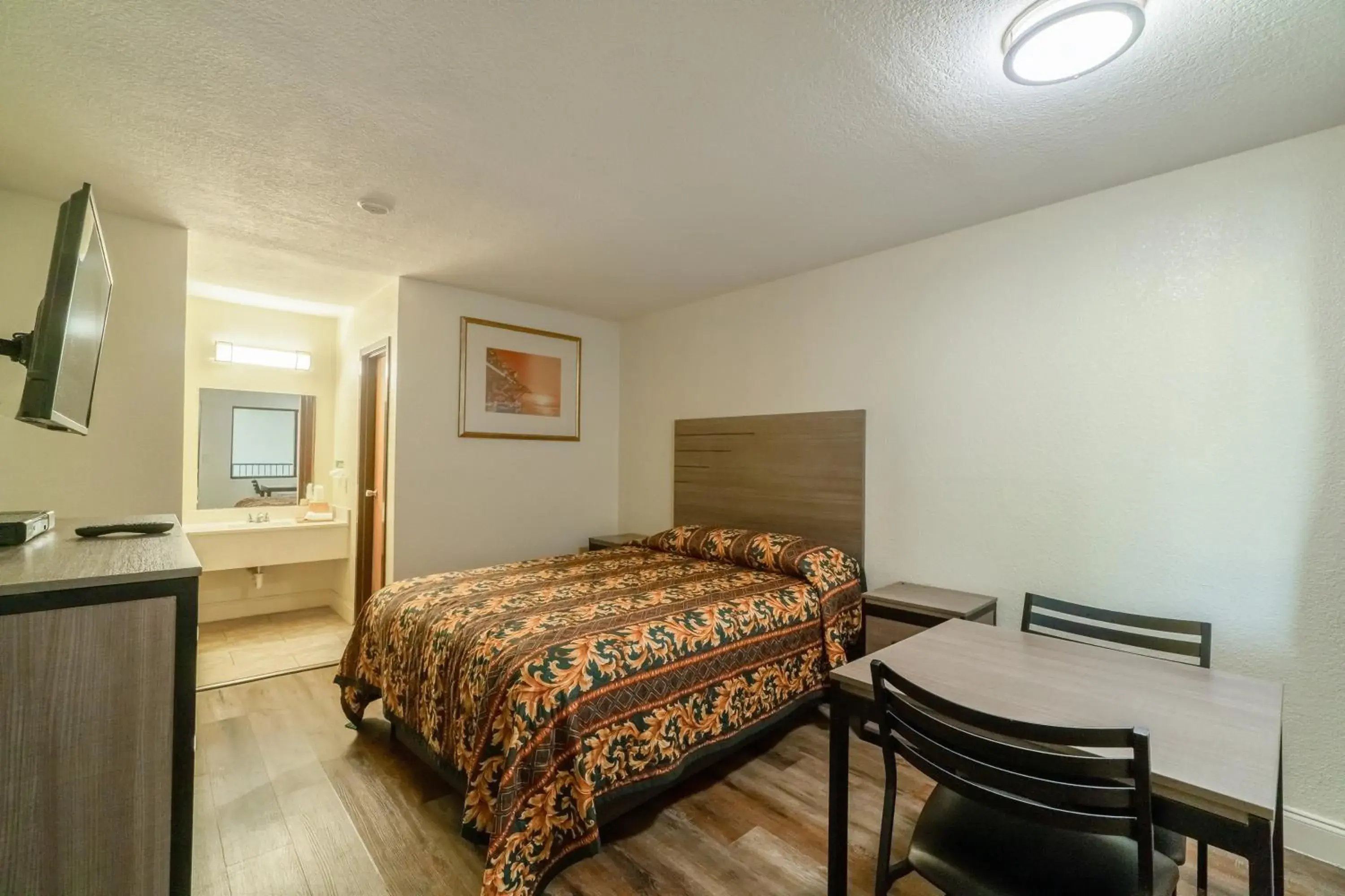 Queen Bed Non-Smoking in OYO Hotel Houston N Fm-1960 Champions TX Queen Bed Non-Smoking in OYO Hotel Houston N Fm-1960 Champions TX