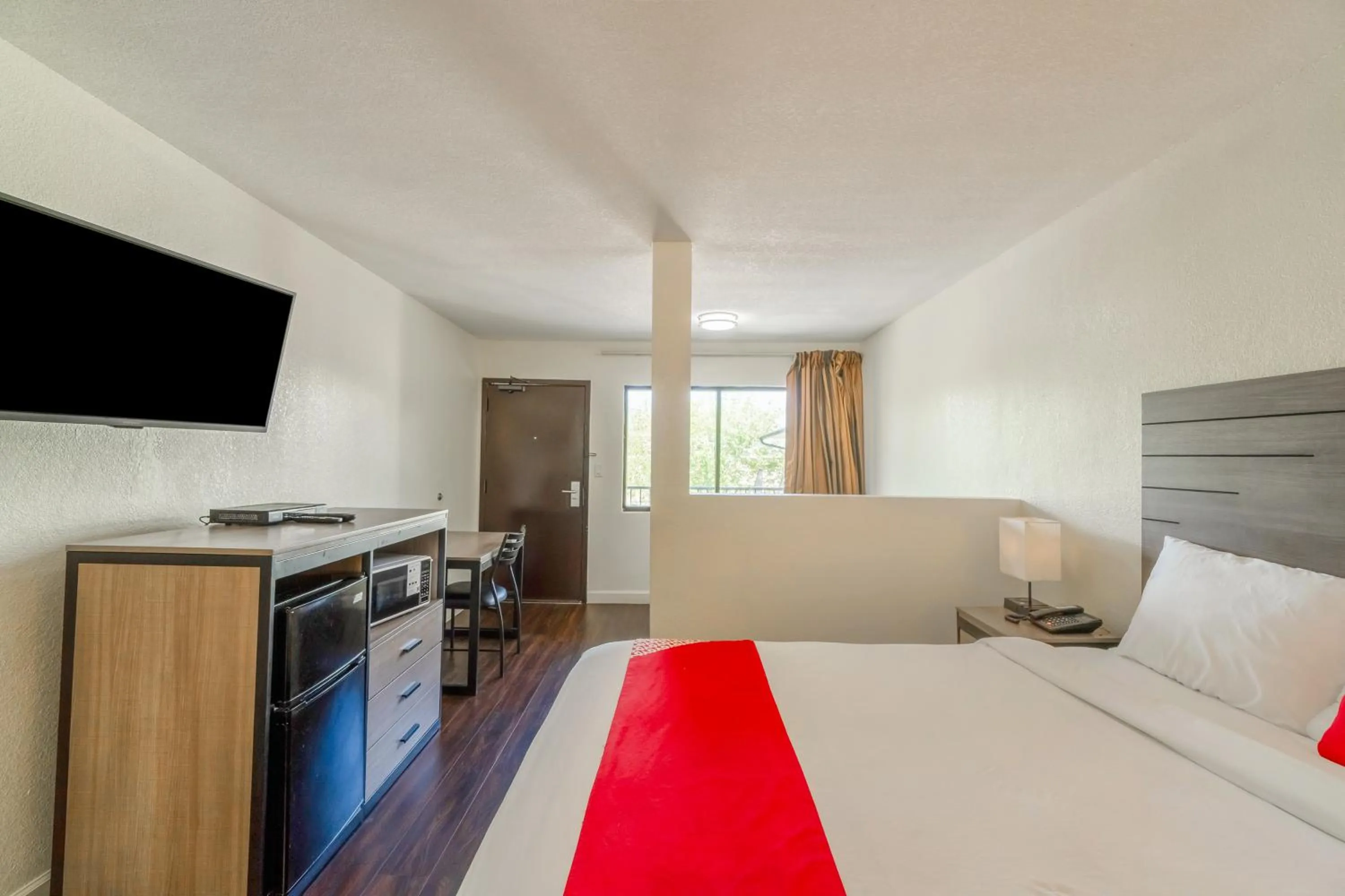 Bedroom, Bed in OYO Hotel Houston N Fm-1960 Champions TX