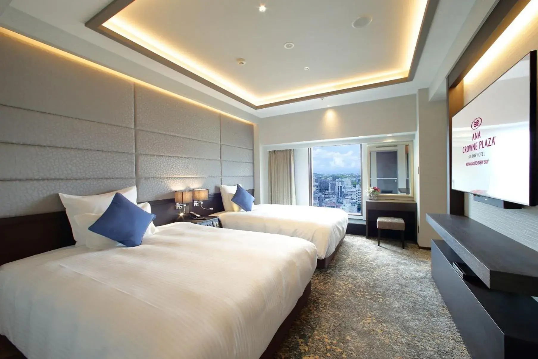 Photo of the whole room, Bed in ANA Crowne Plaza Kumamoto New Sky by IHG Photo of the whole room, Bed in ANA Crowne Plaza Kumamoto New Sky by IHG