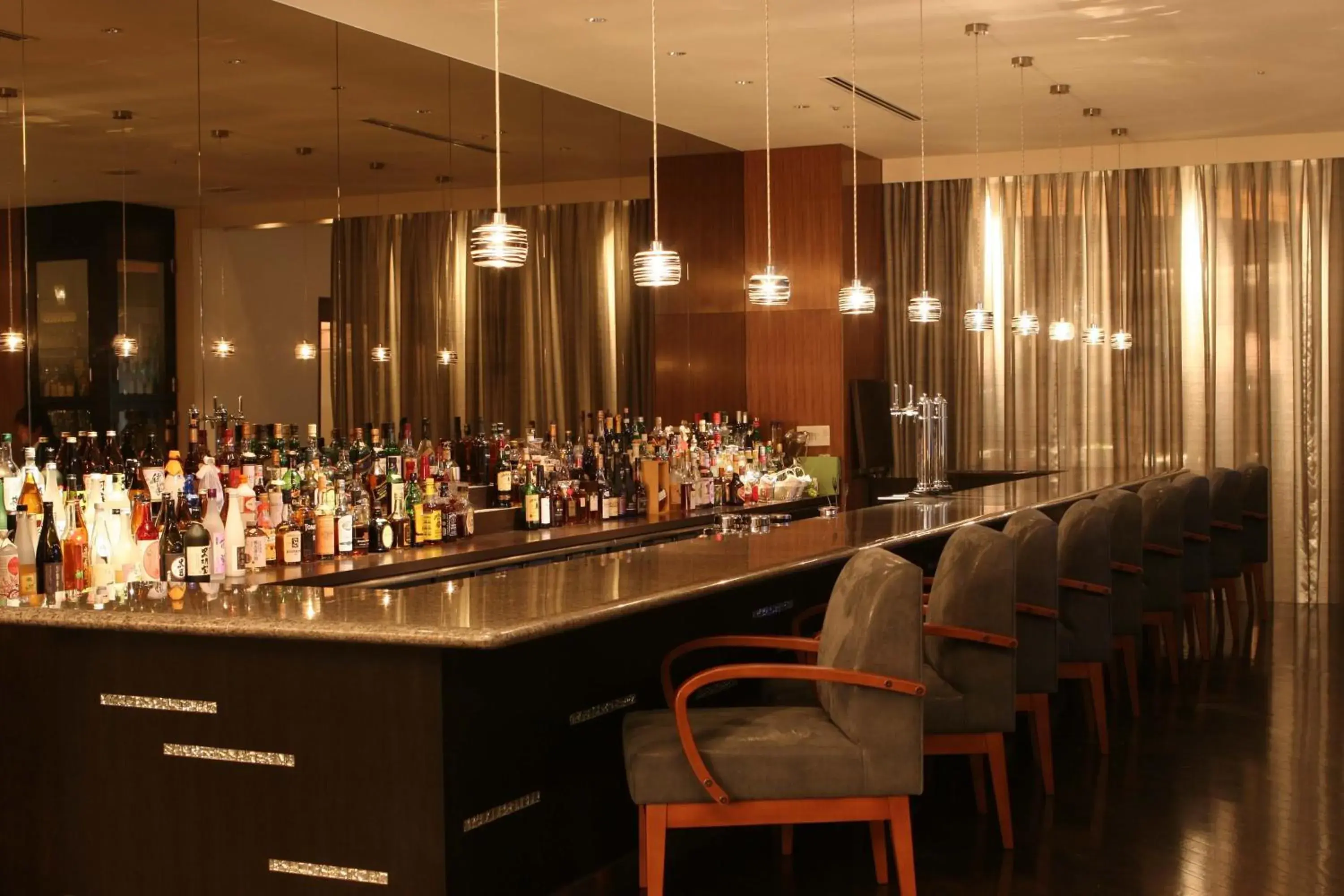 Lounge or bar in ANA Crowne Plaza Kumamoto New Sky by IHG Lounge or bar in ANA Crowne Plaza Kumamoto New Sky by IHG