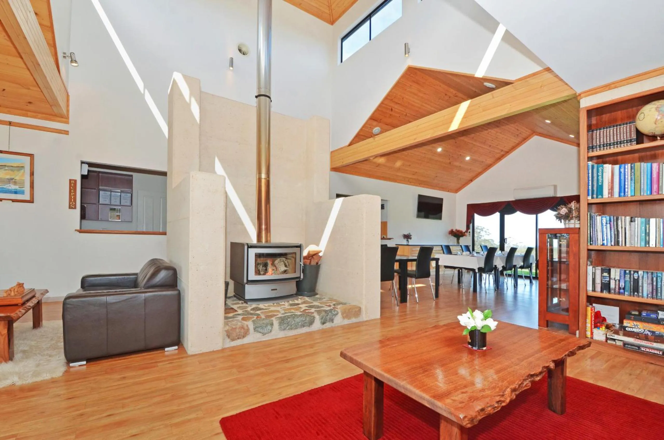 Communal lounge/ TV room in Sensational Heights Bed & Breakfast