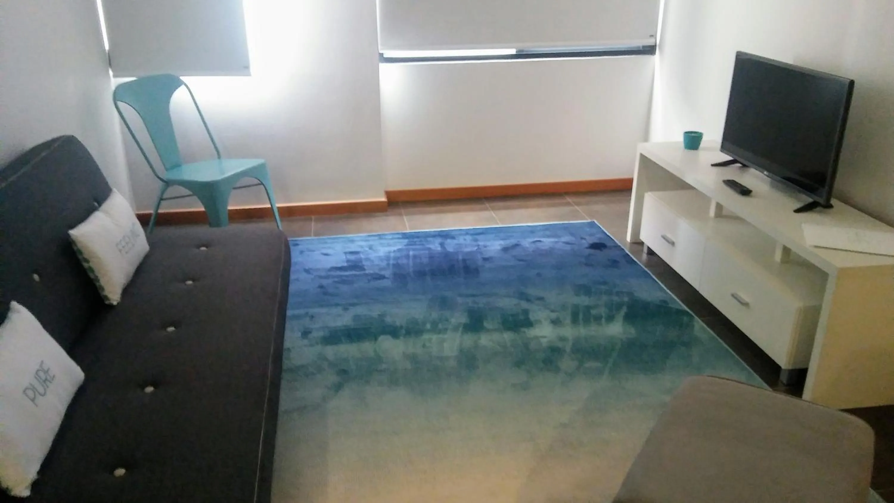 Living room in Five Design Rooftop by Storytellers