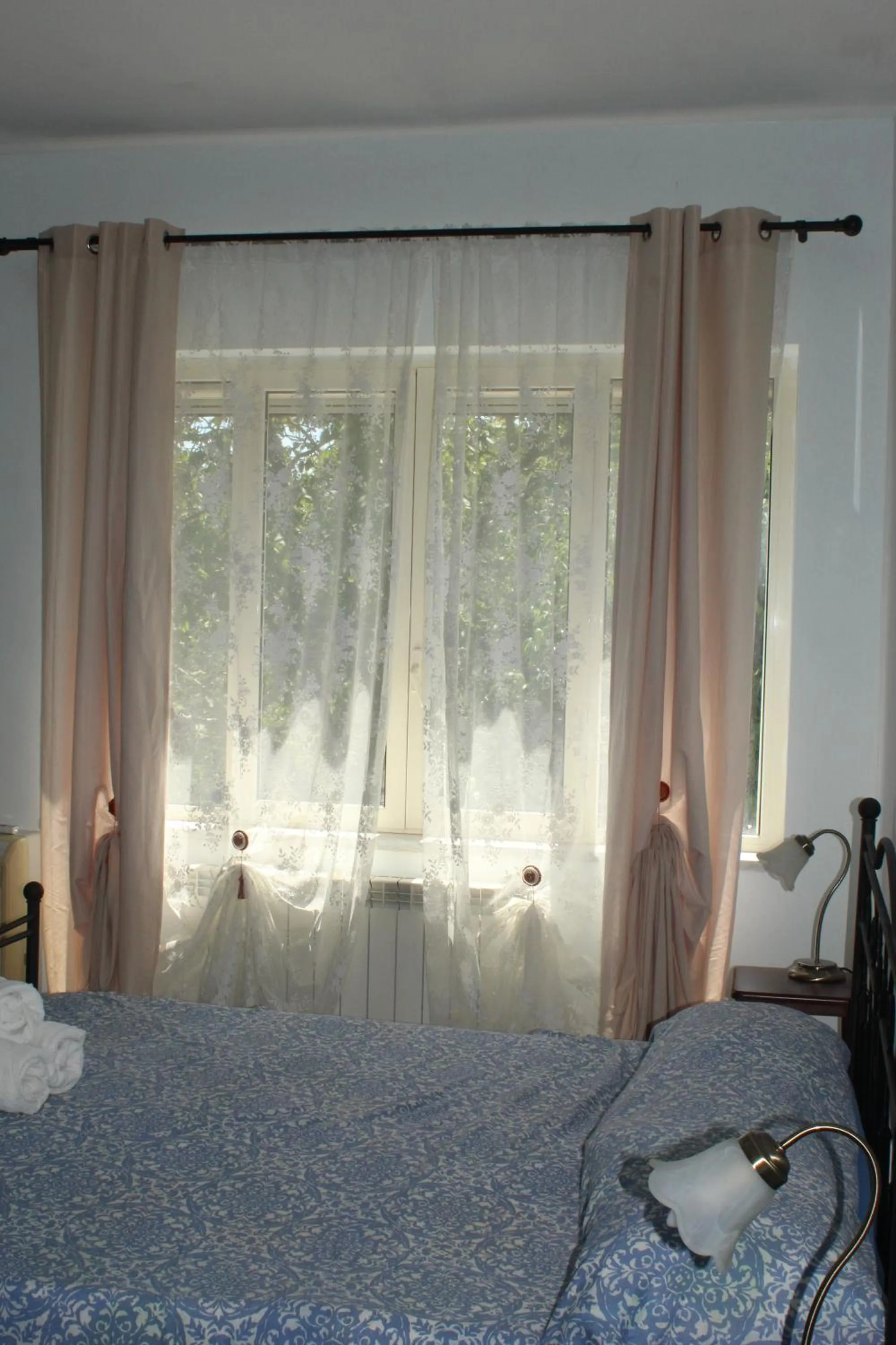 Garden, Bed in Libro di Sogni - B&B Letterario