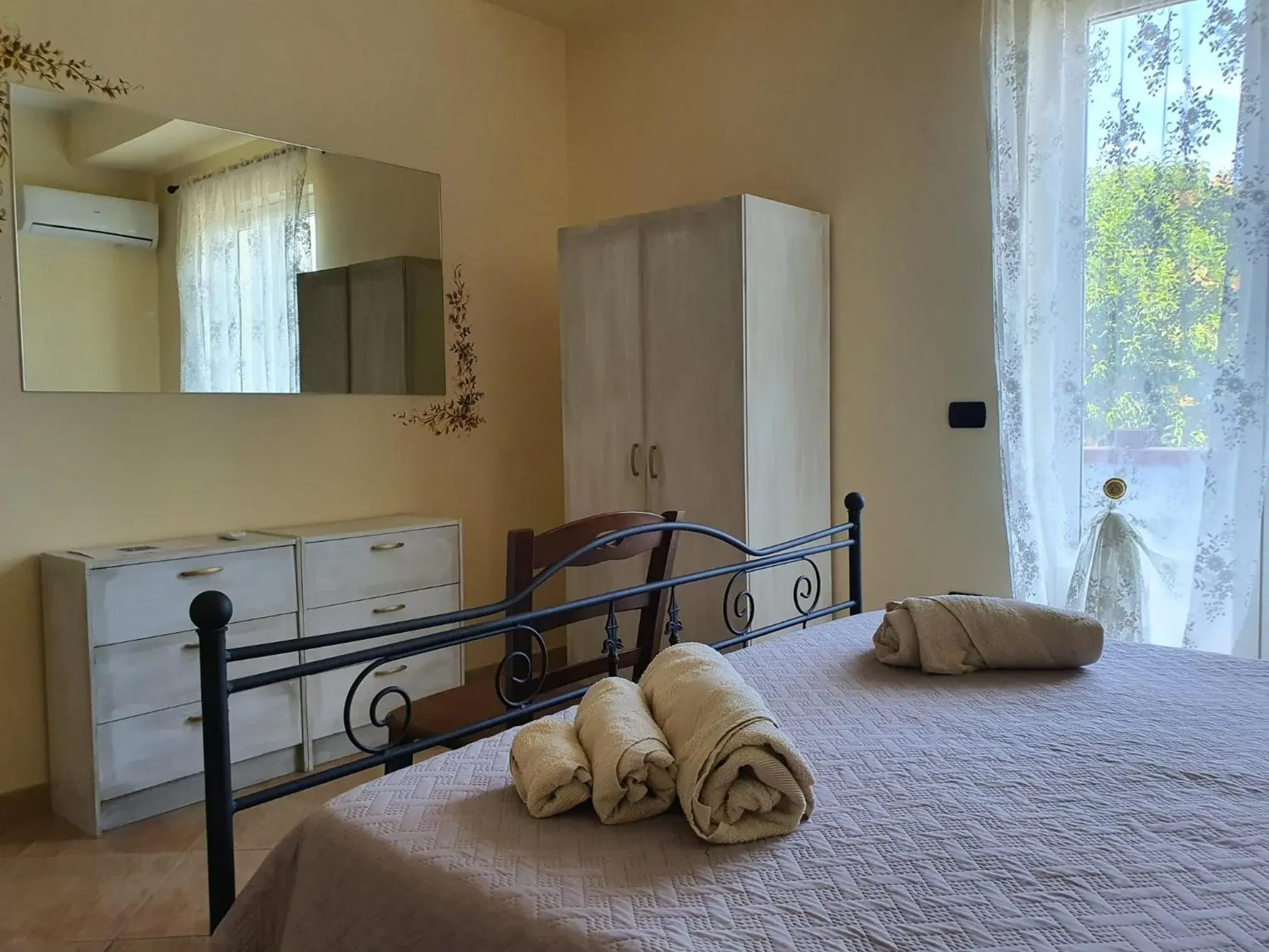 Double Room with Private Bathroom in Libro di Sogni - B&B Letterario Double Room with Private Bathroom in Libro di Sogni - B&B Letterario
