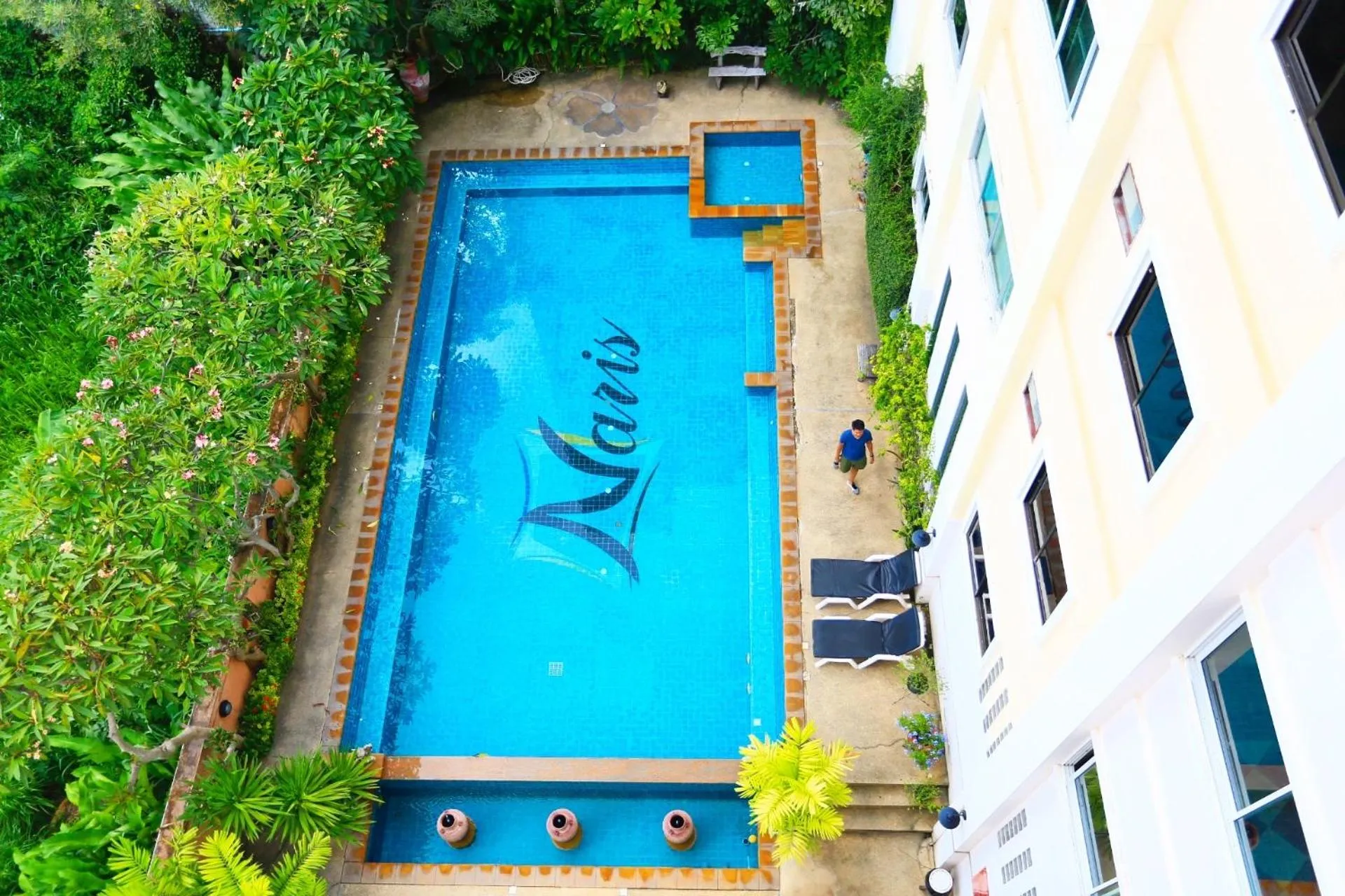 Swimming pool in Naris Art Hotel