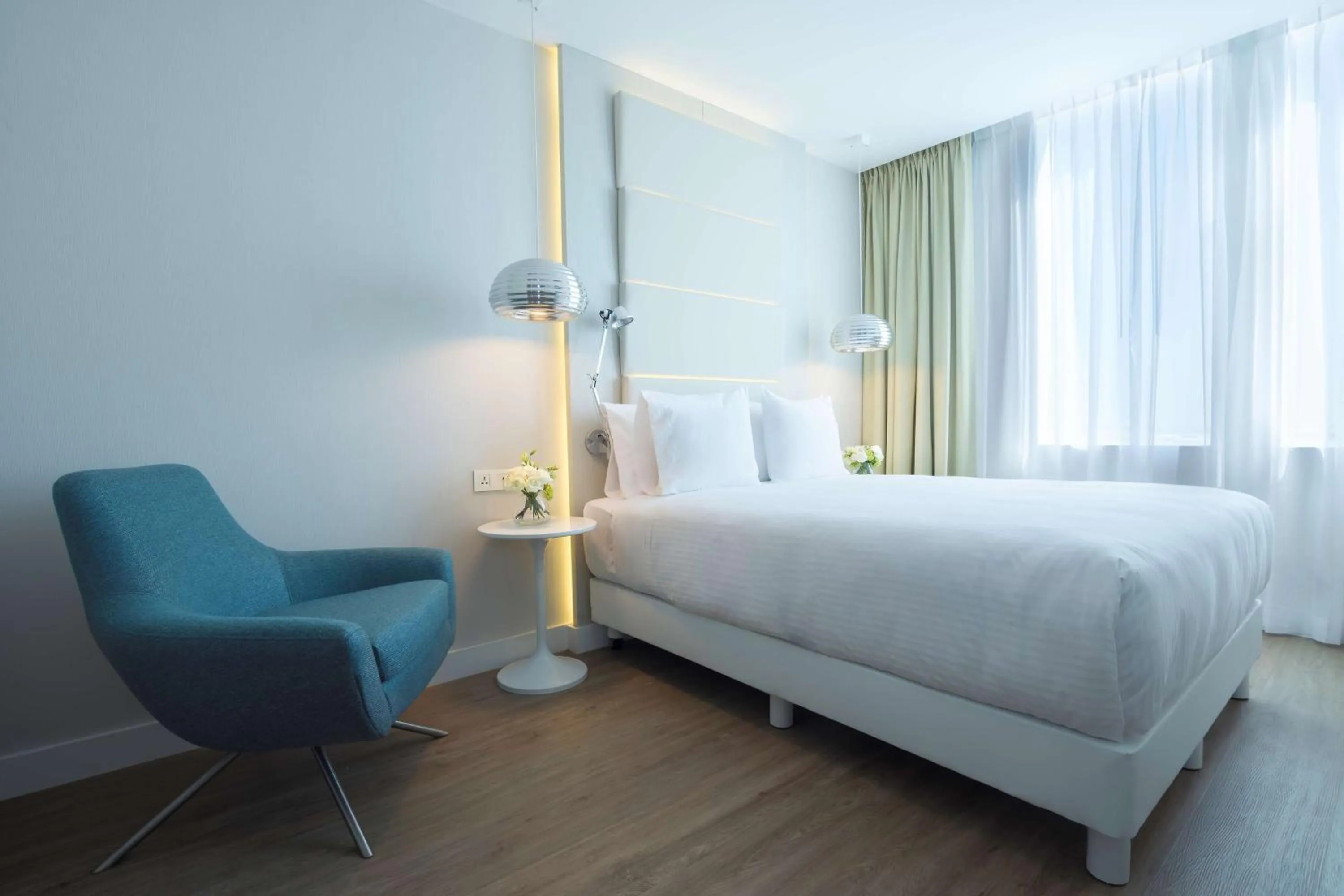 Bedroom, Bed in NH Monterrey La Fe