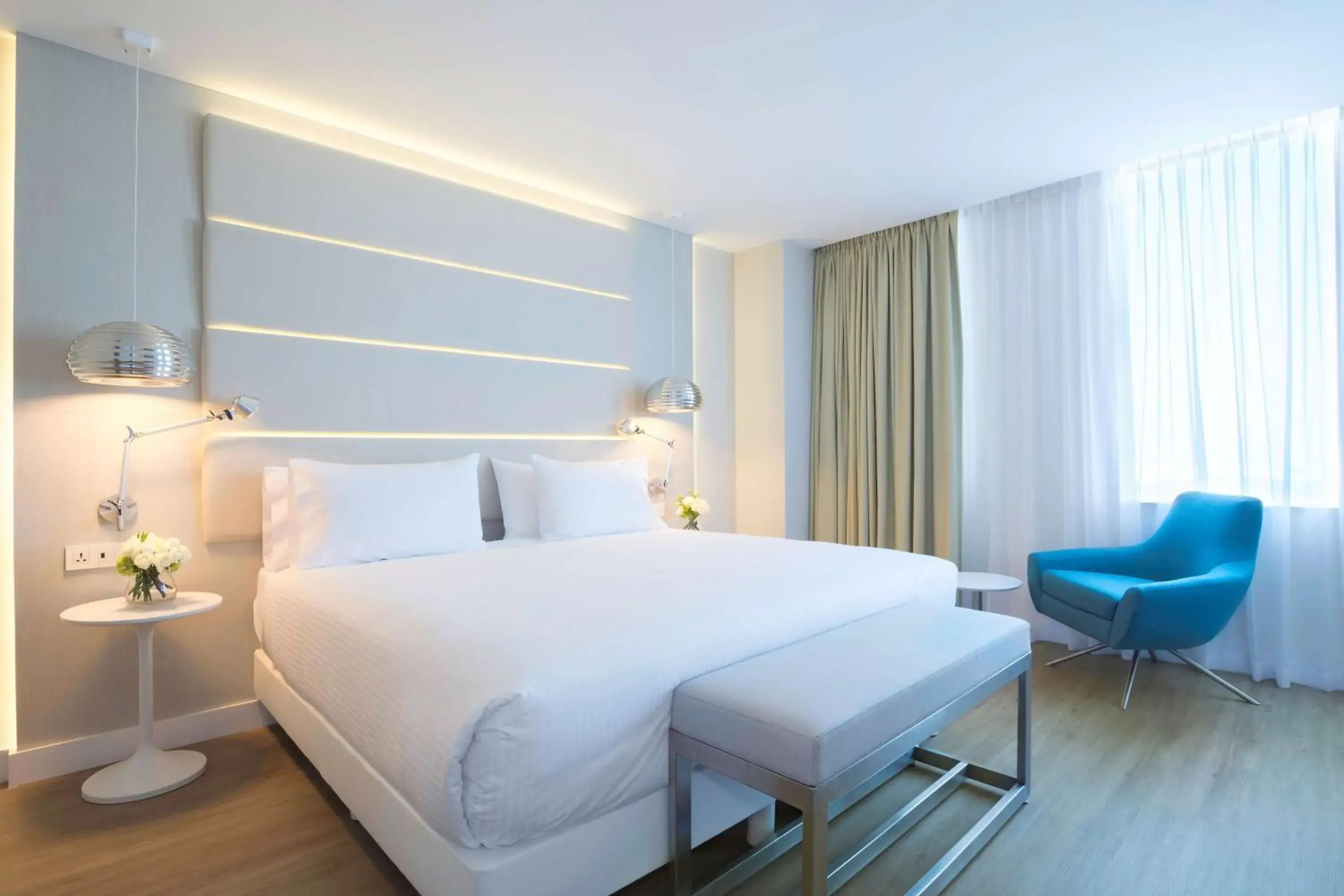 Photo of the whole room, Bed in NH Monterrey La Fe Photo of the whole room, Bed in NH Monterrey La Fe