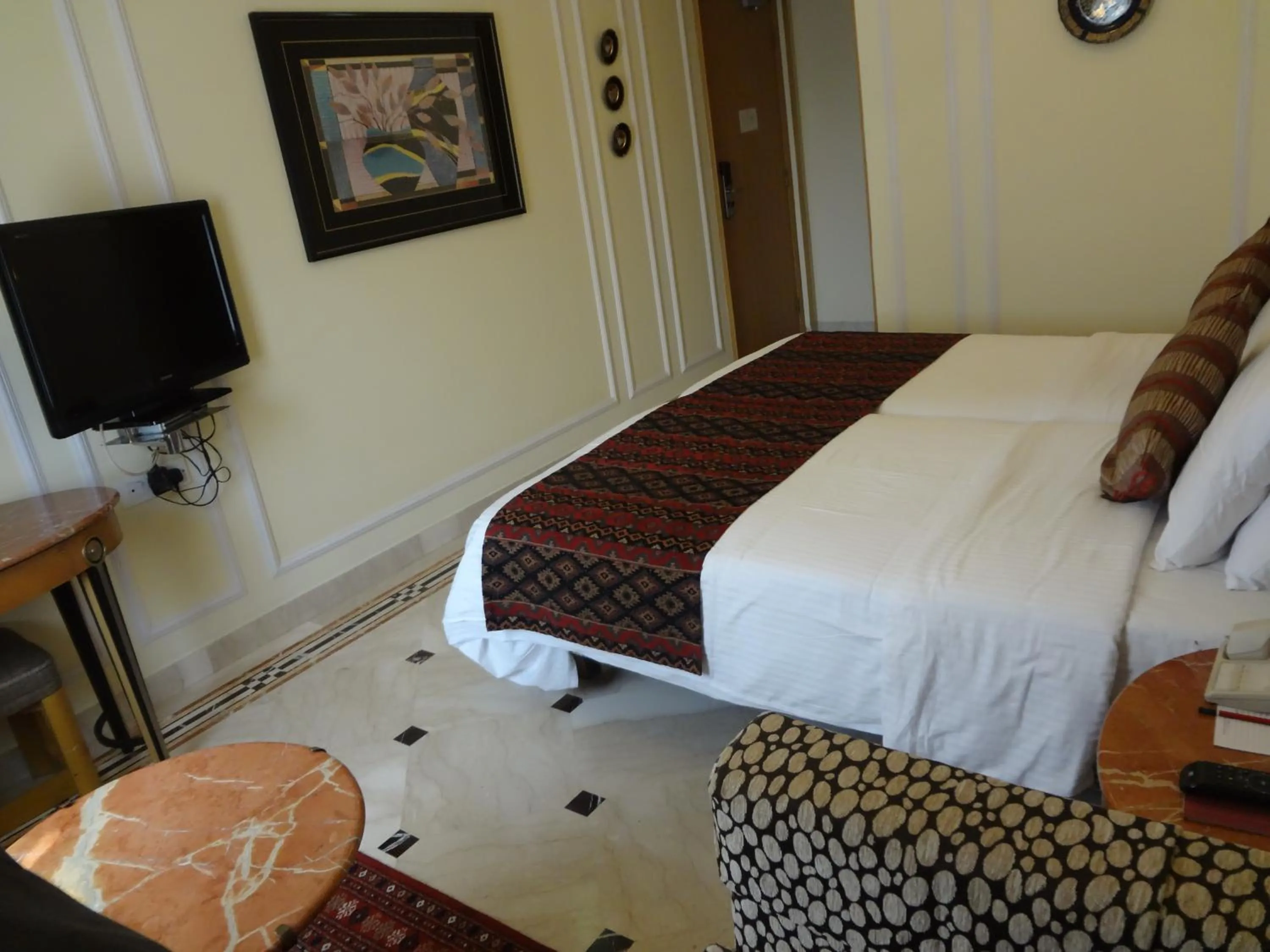 Photo of the whole room, Bed in Regency Hotel Malabar Hill