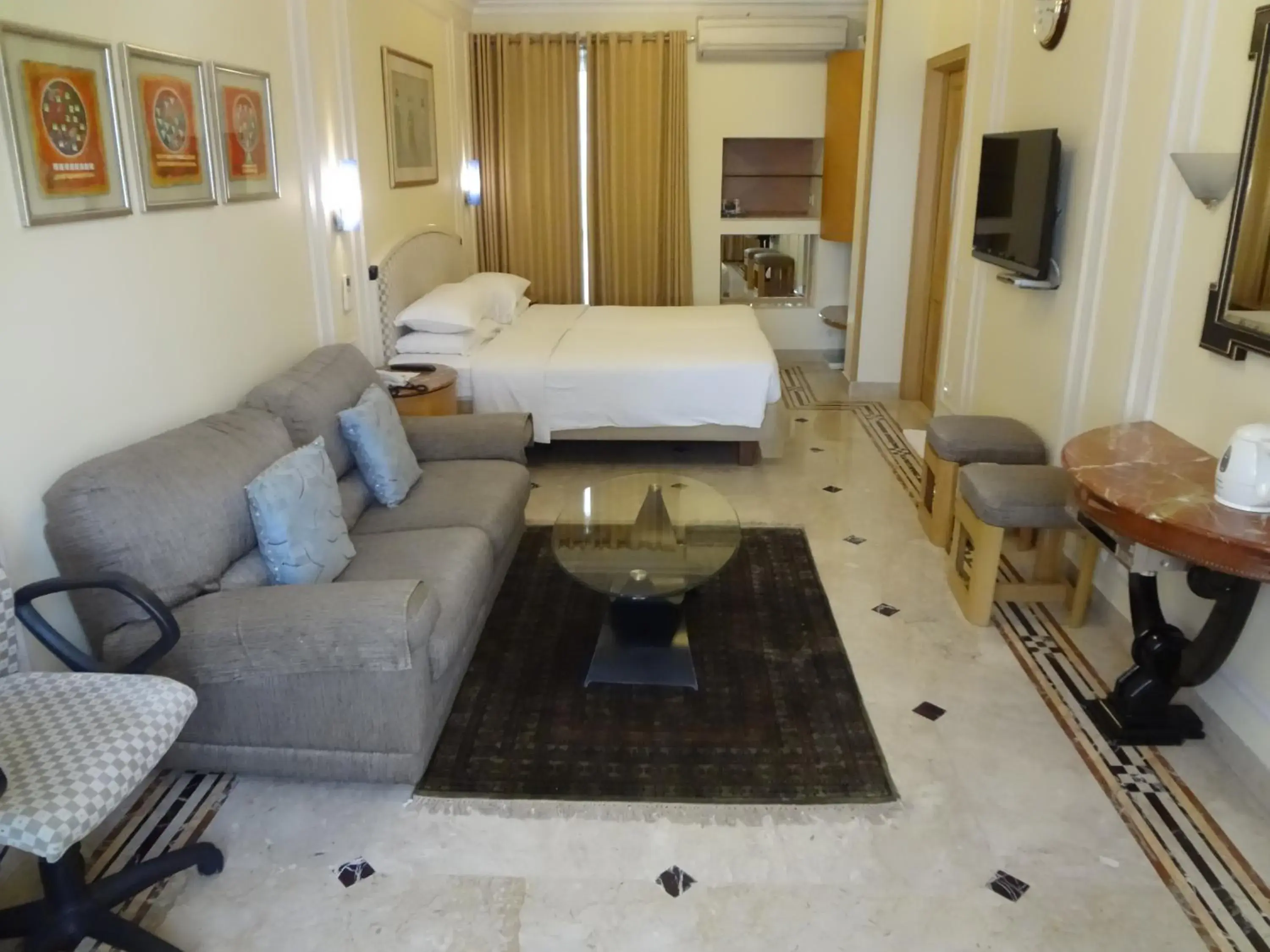 Photo of the whole room, Bed in Regency Hotel Malabar Hill Photo of the whole room, Bed in Regency Hotel Malabar Hill