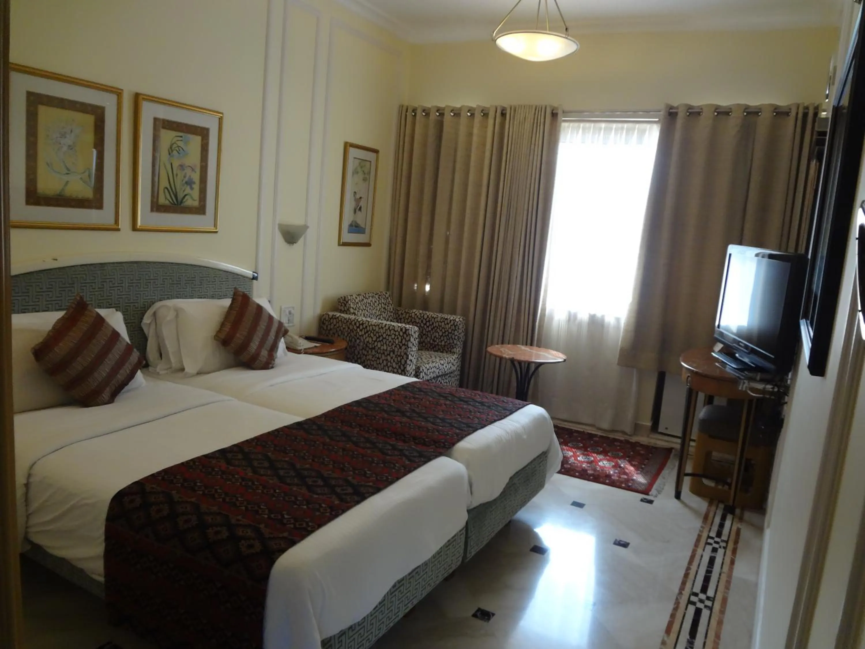 Day, Bed in Regency Hotel Malabar Hill